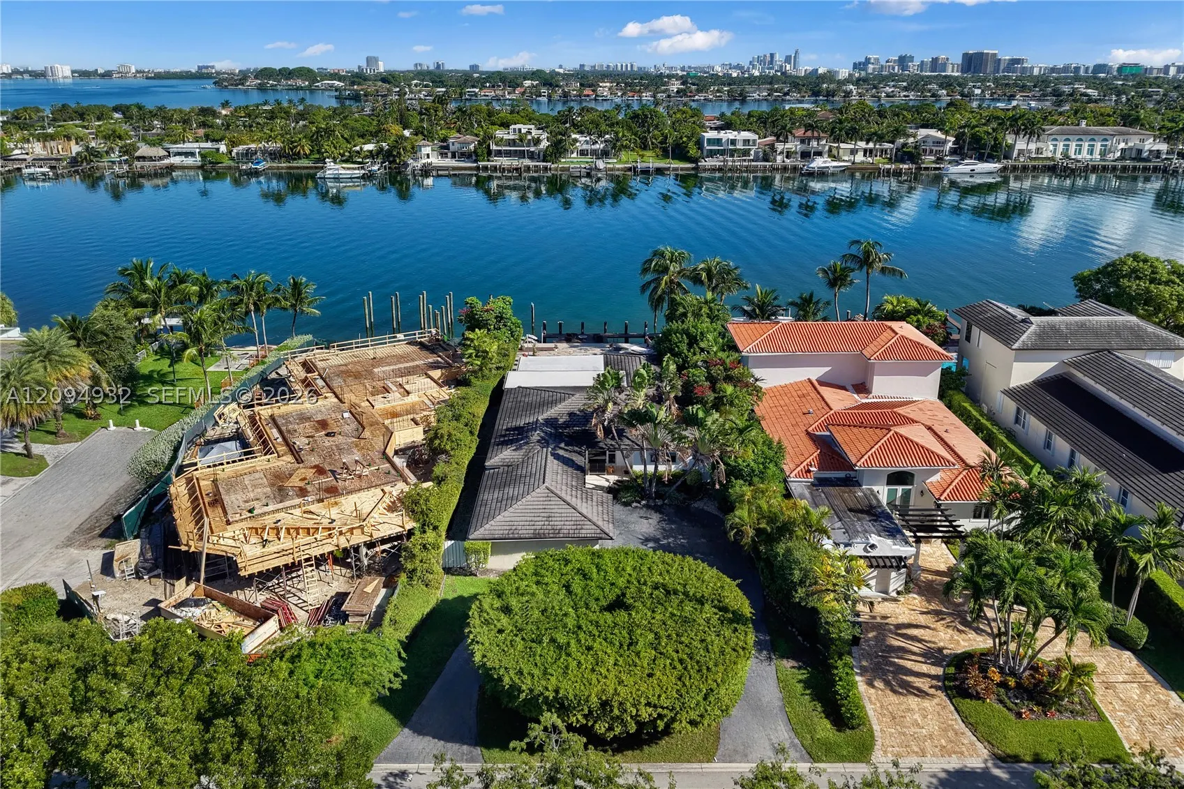 435 N Shore Dr