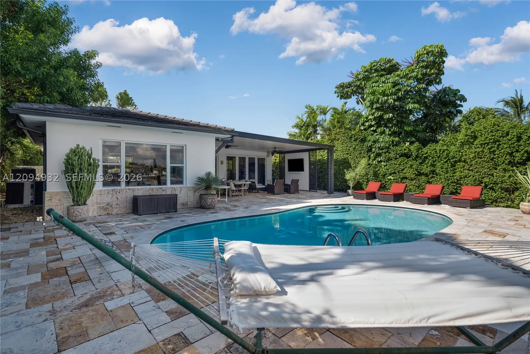 435 N Shore Dr