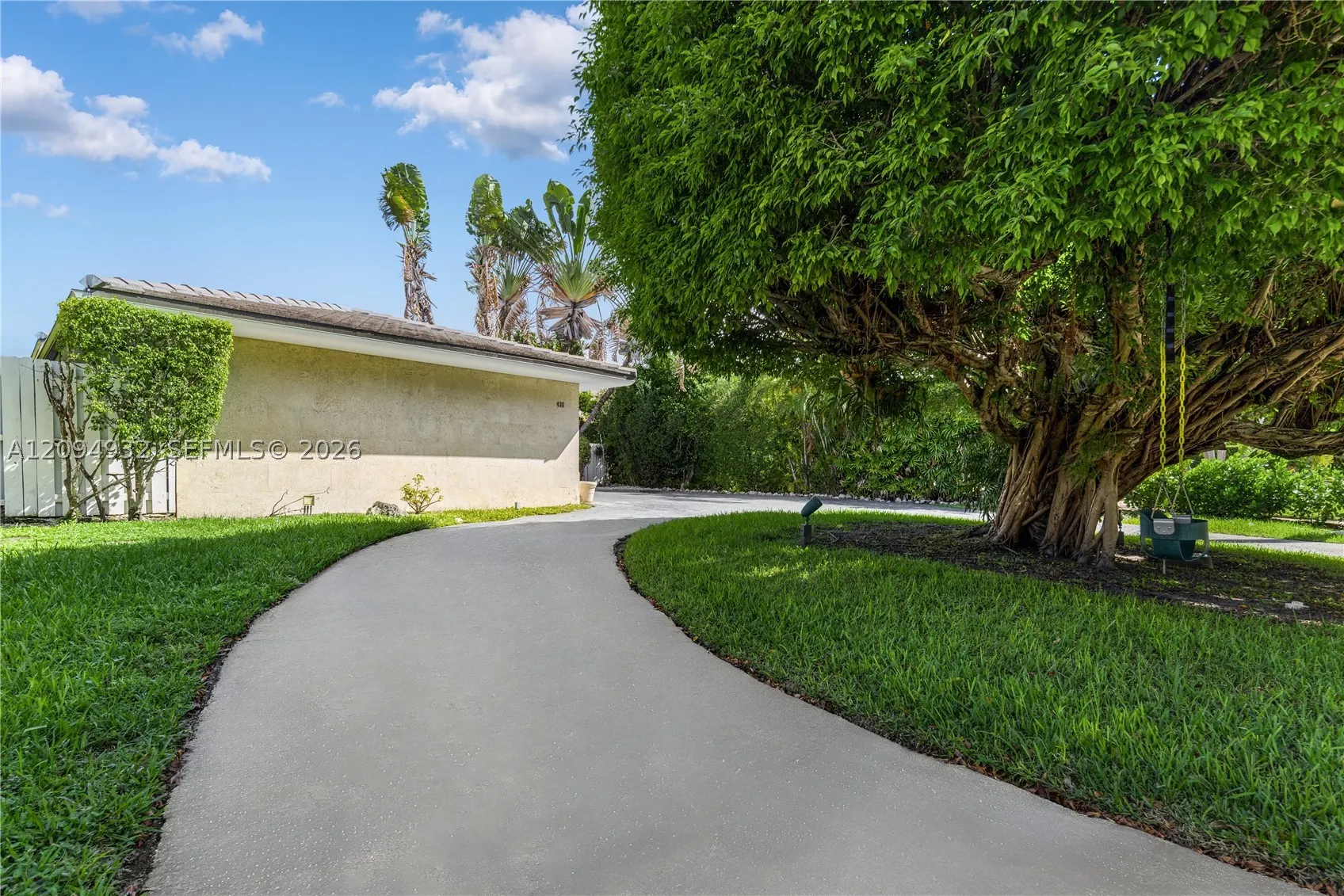 435 N Shore Dr
