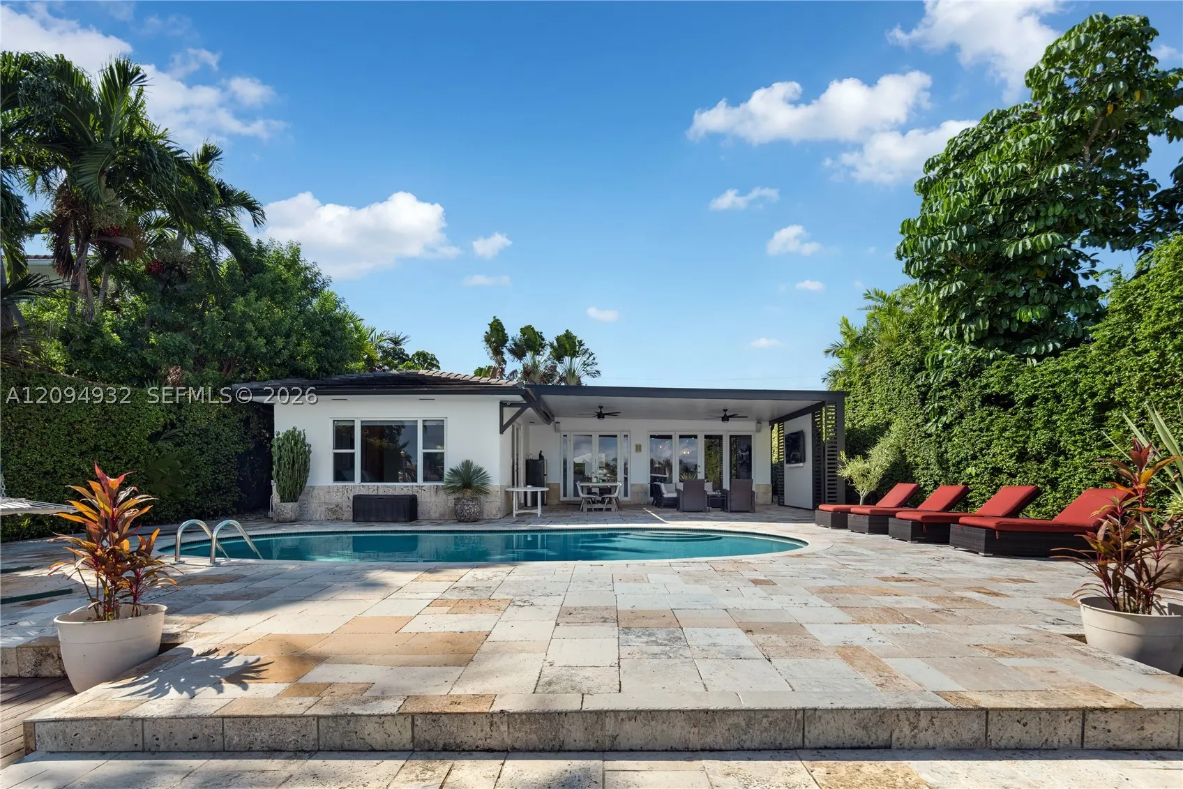435 N Shore Dr