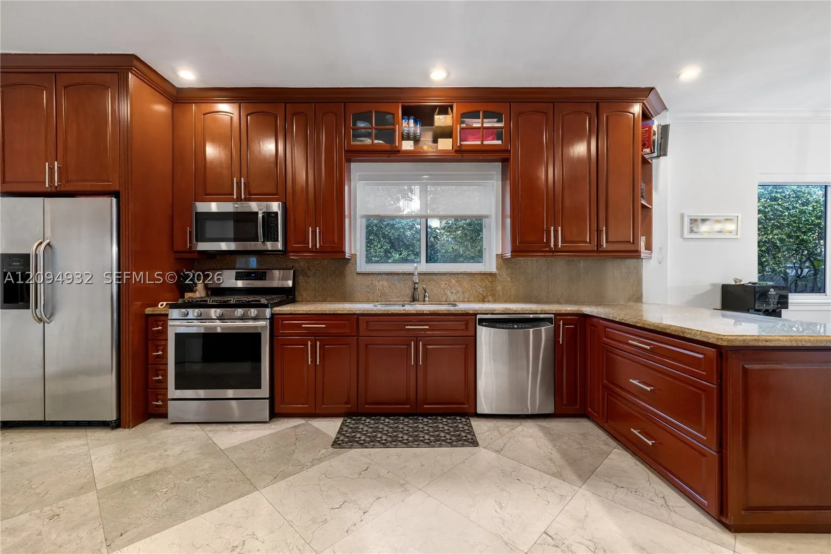 435 N Shore Dr