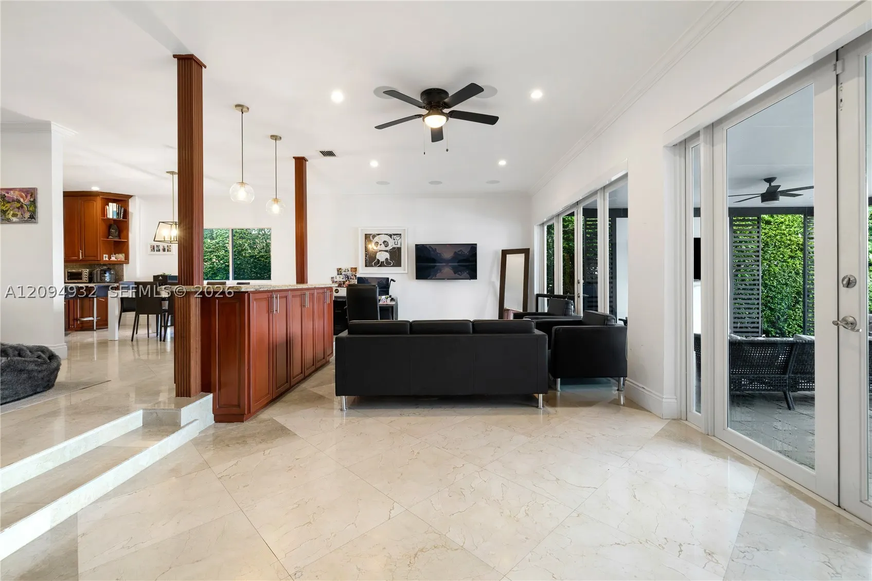 435 N Shore Dr