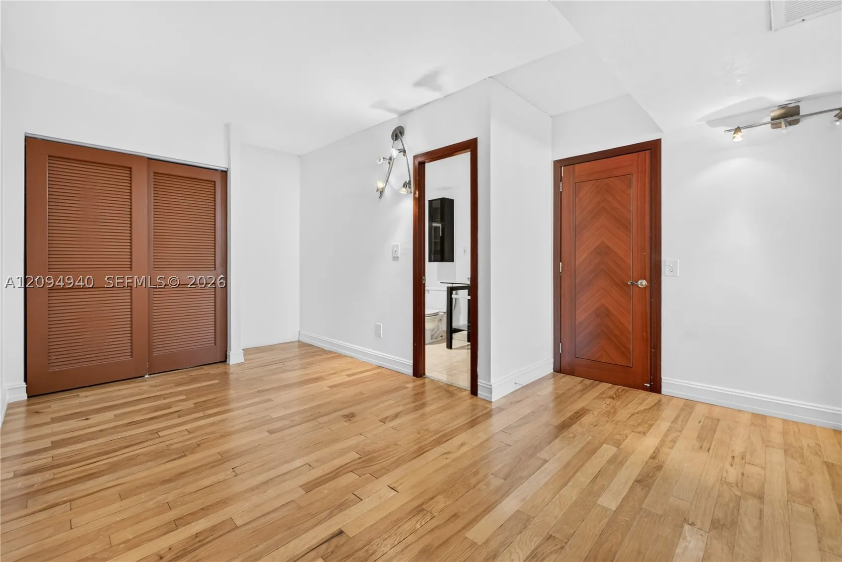 19380 Collins Ave #1103