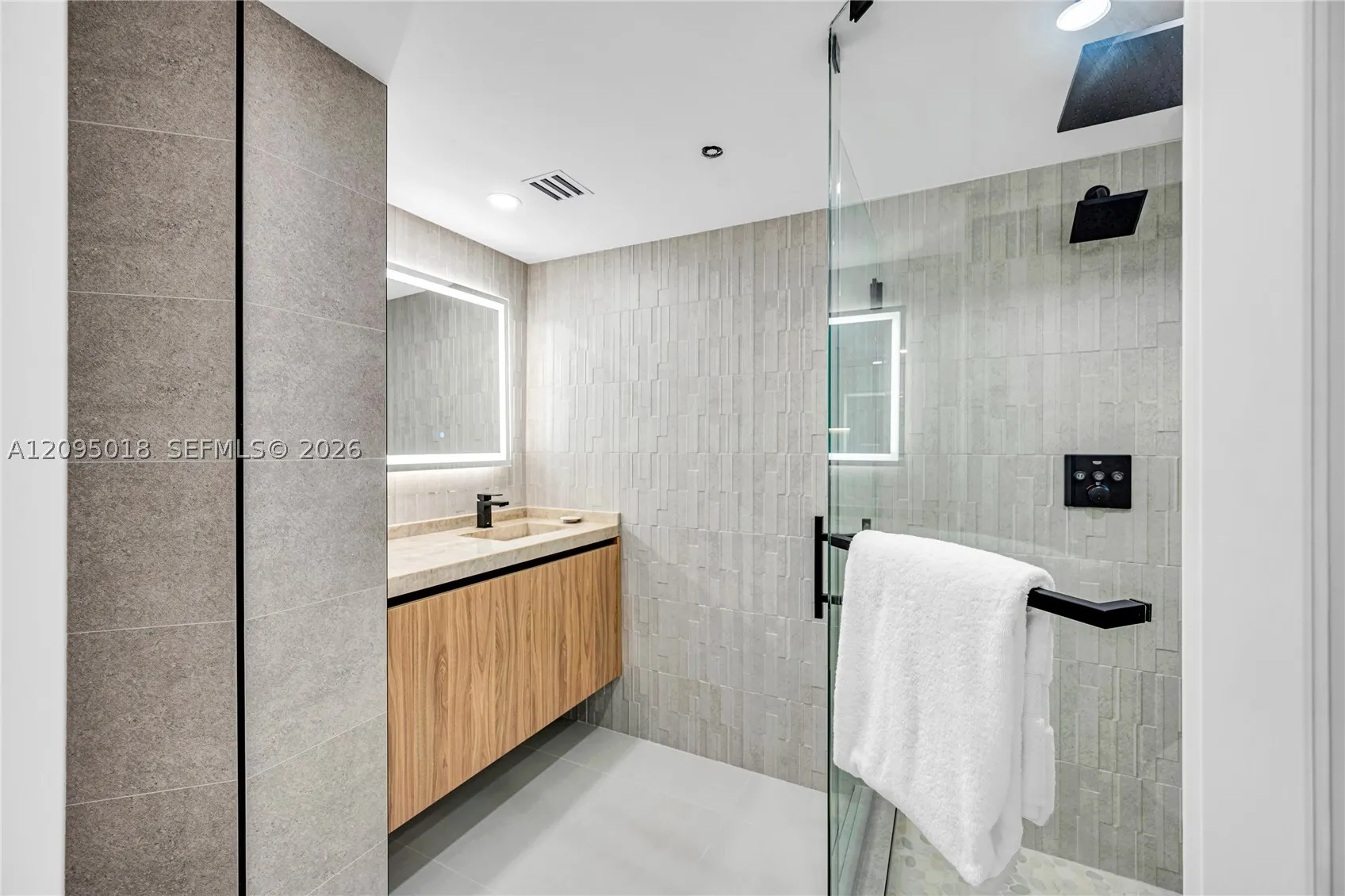 20185 E Country Club Dr. #1904