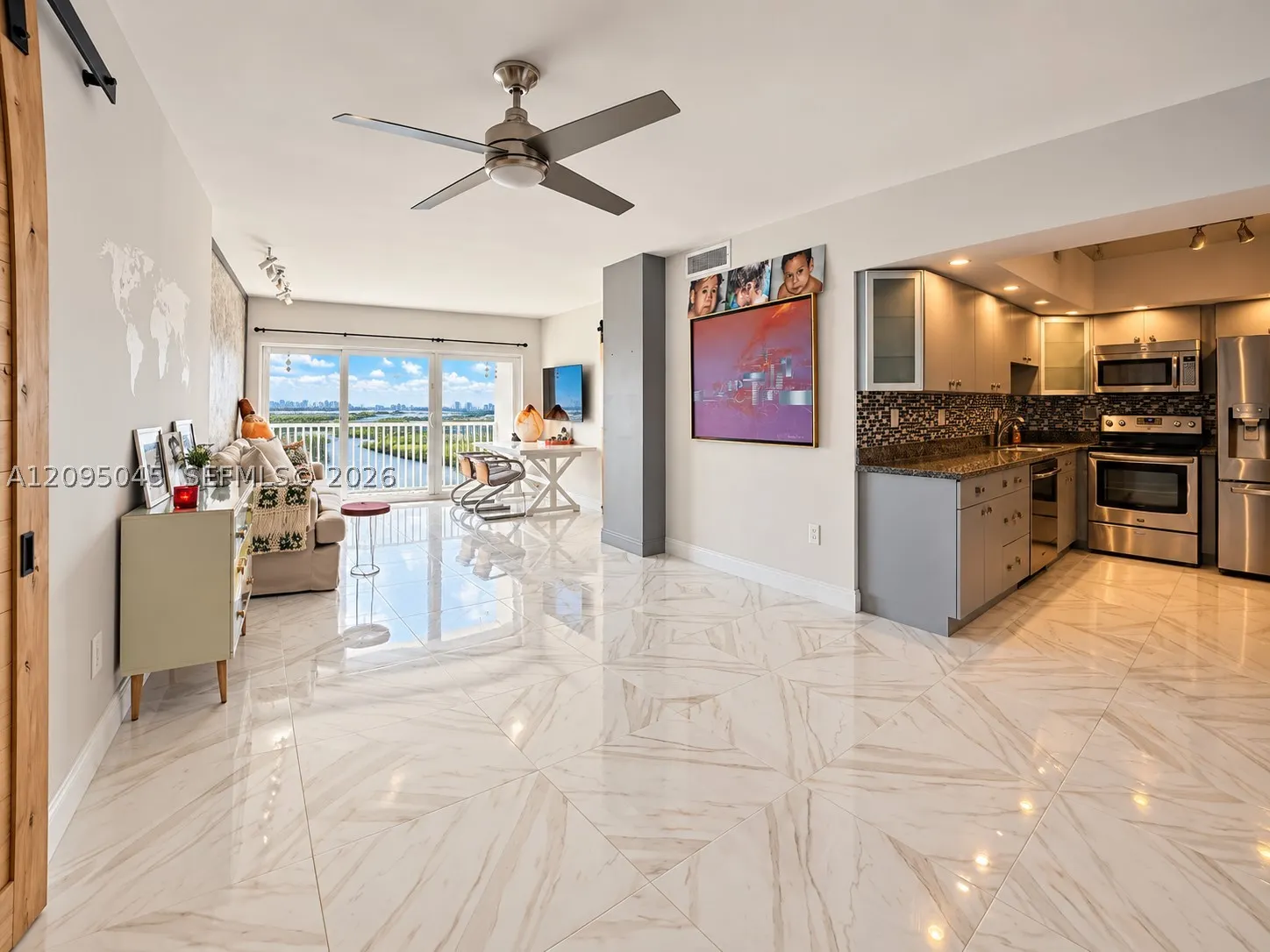 300 Bayview Dr #2014