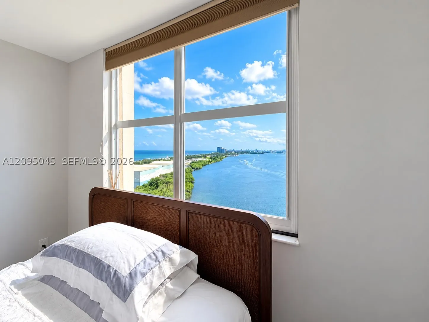 300 Bayview Dr #2014
