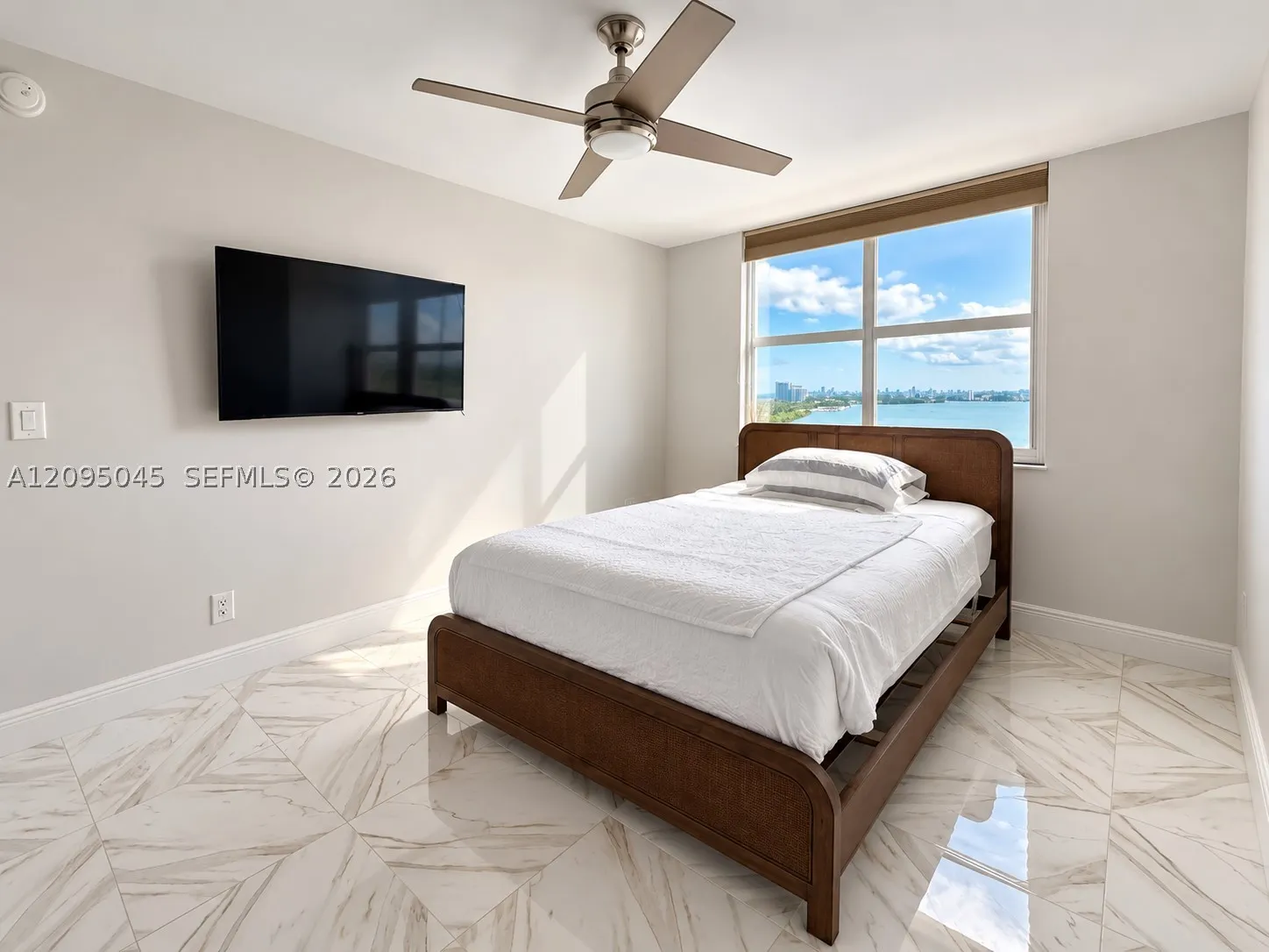 300 Bayview Dr #2014