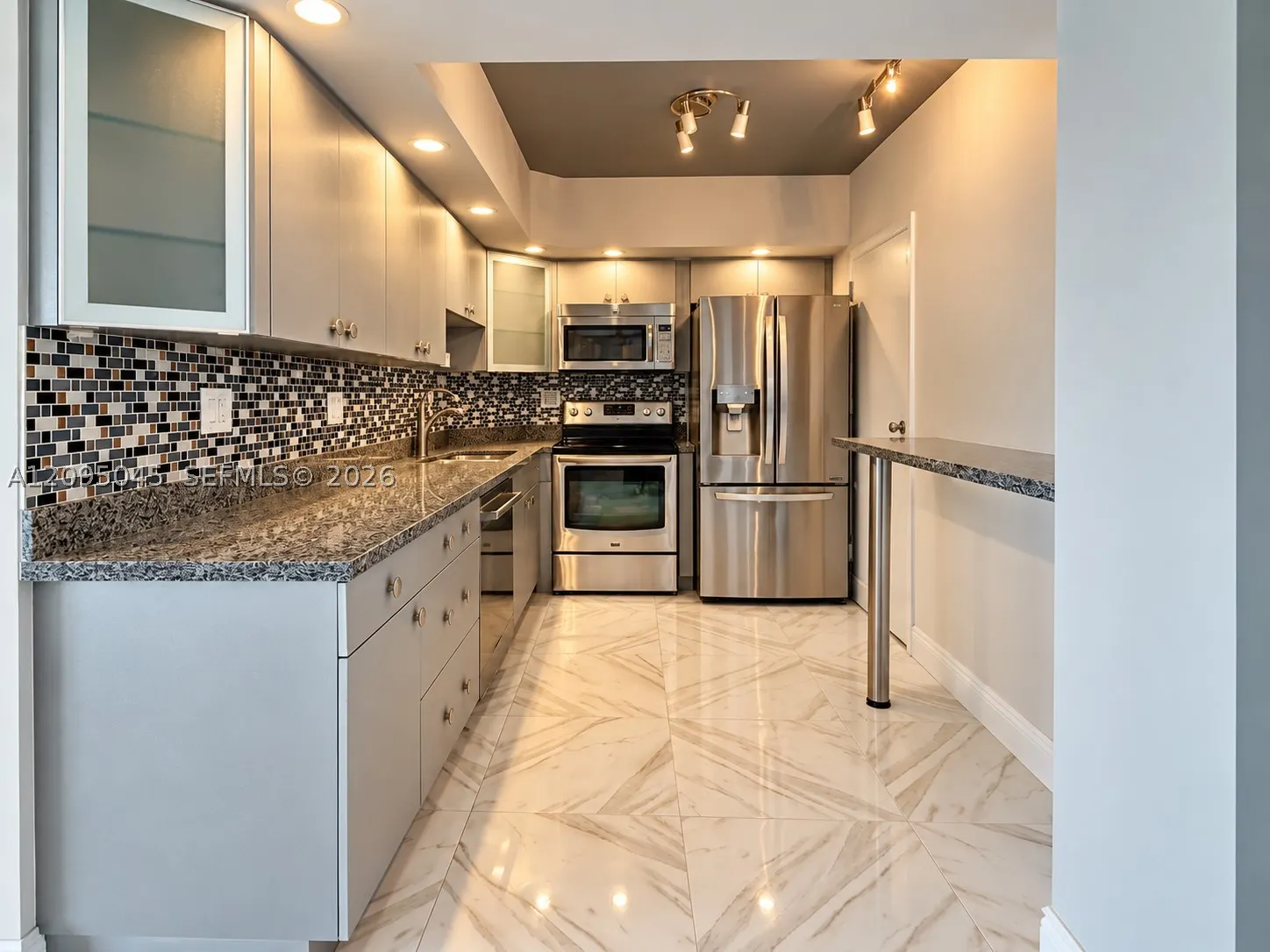 300 Bayview Dr #2014