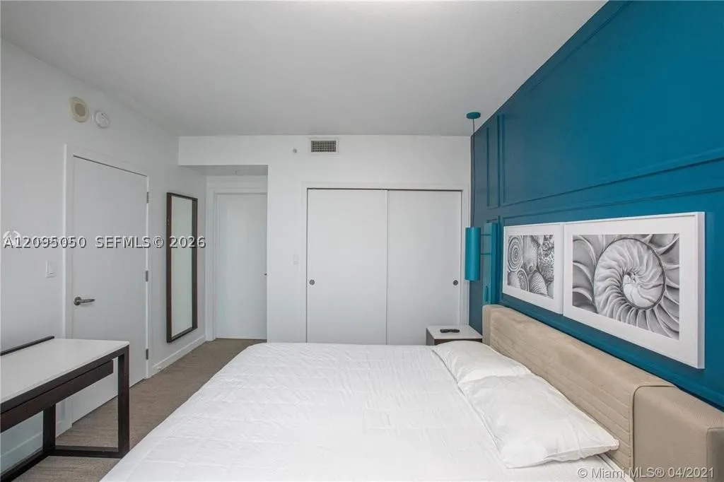 17315 Collins Ave #2406