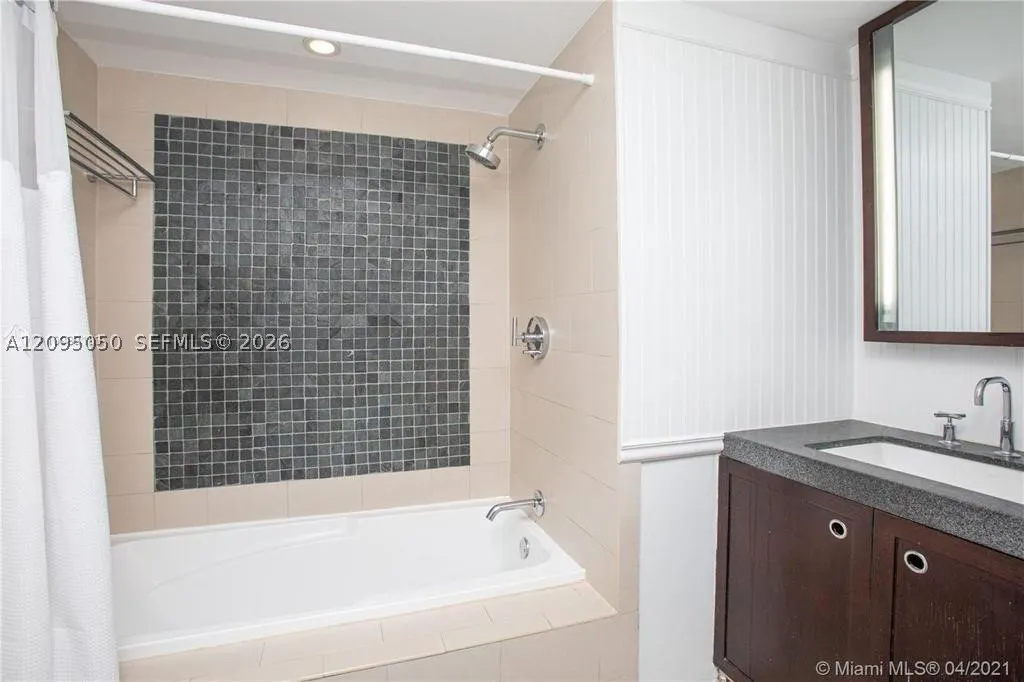 17315 Collins Ave #2406