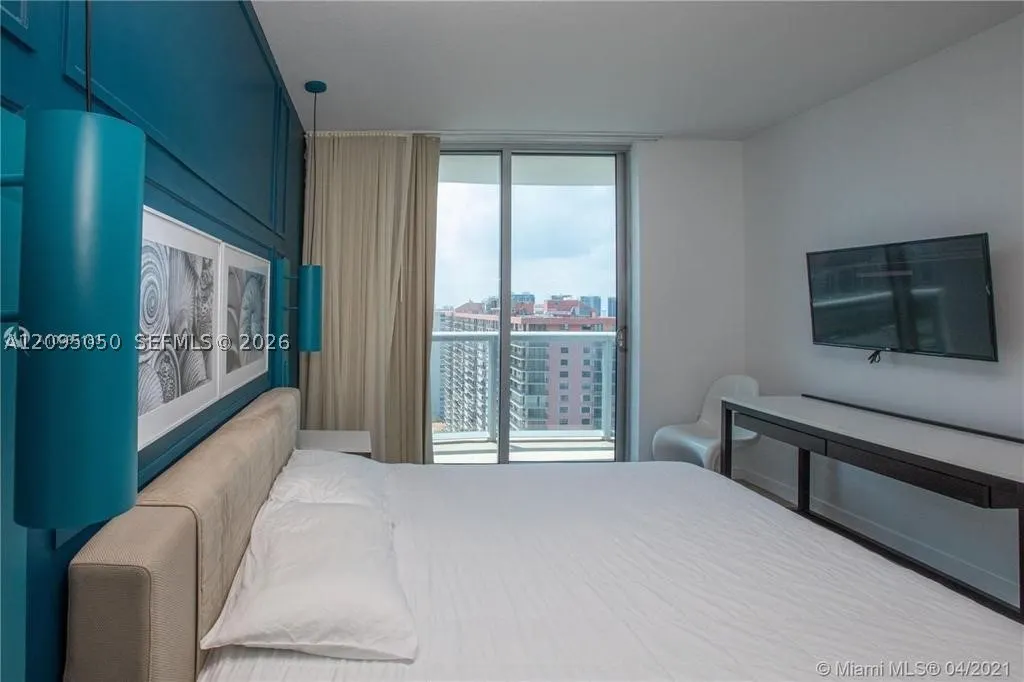 17315 Collins Ave #2406