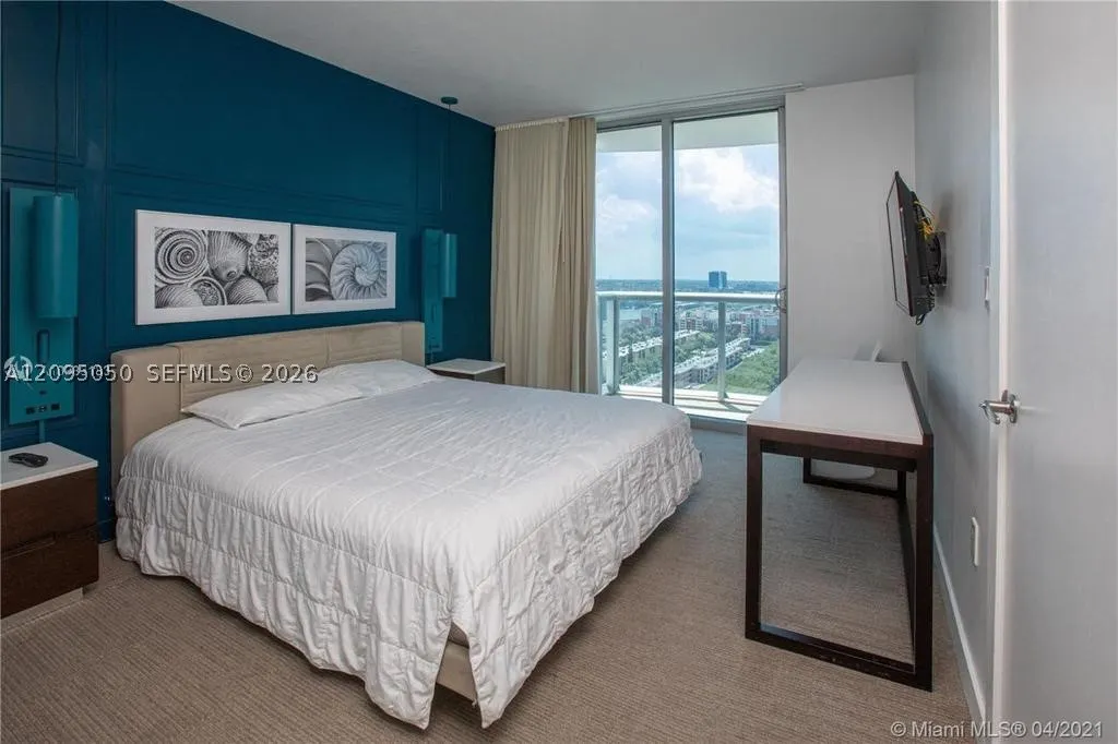 17315 Collins Ave #2406