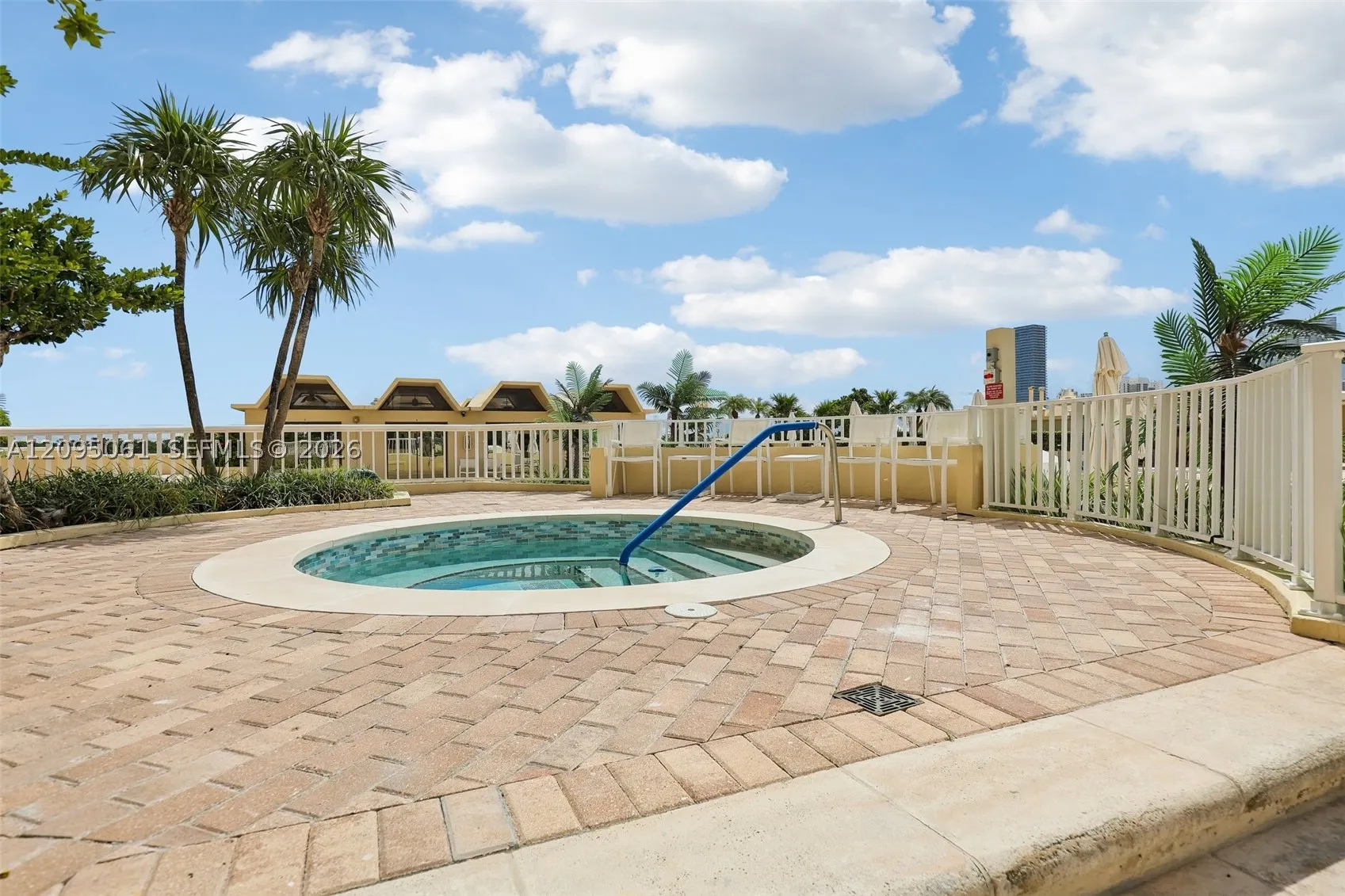 20191 E Country Club Dr #1102