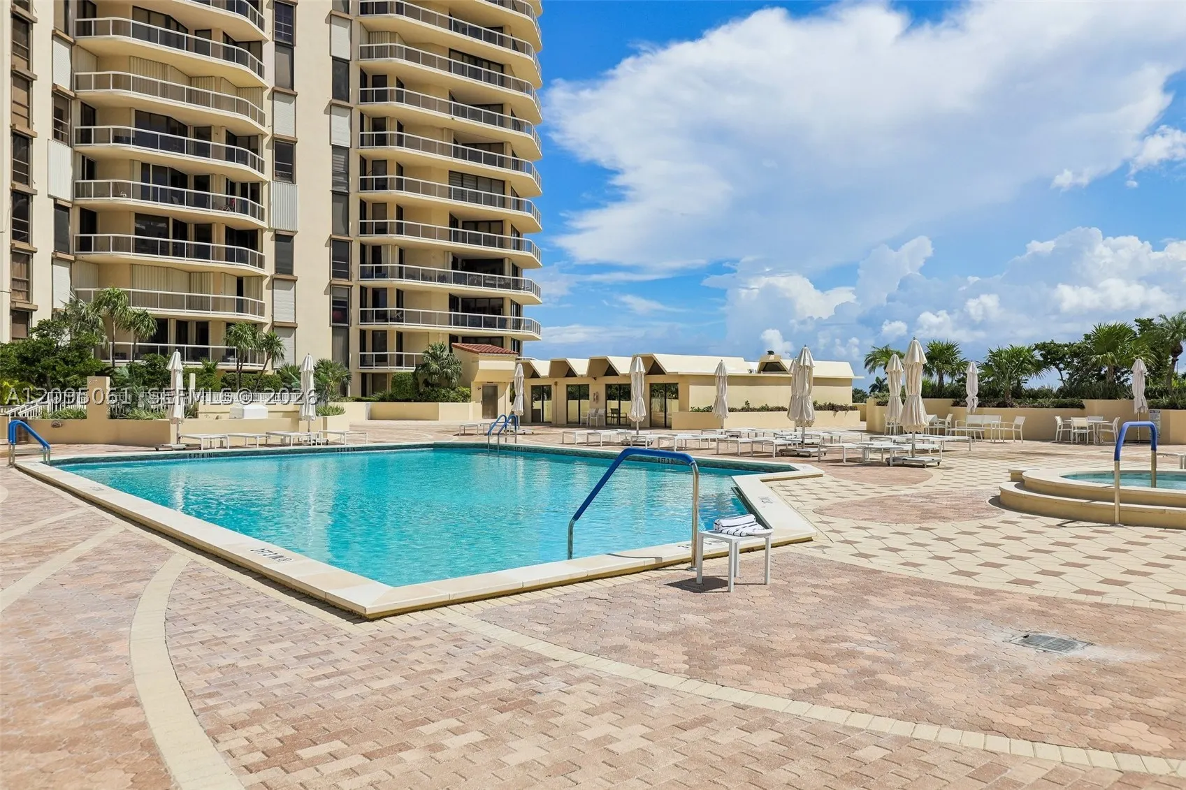 20191 E Country Club Dr #1102
