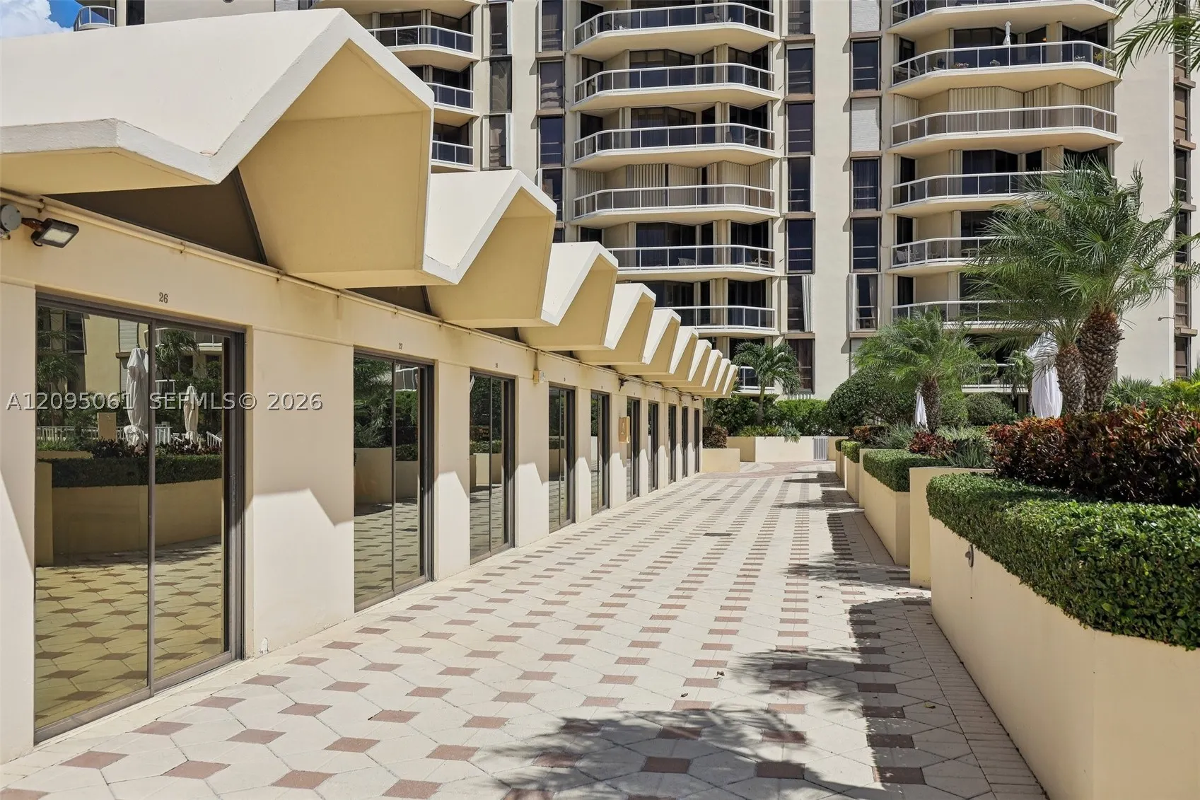 20191 E Country Club Dr #1102