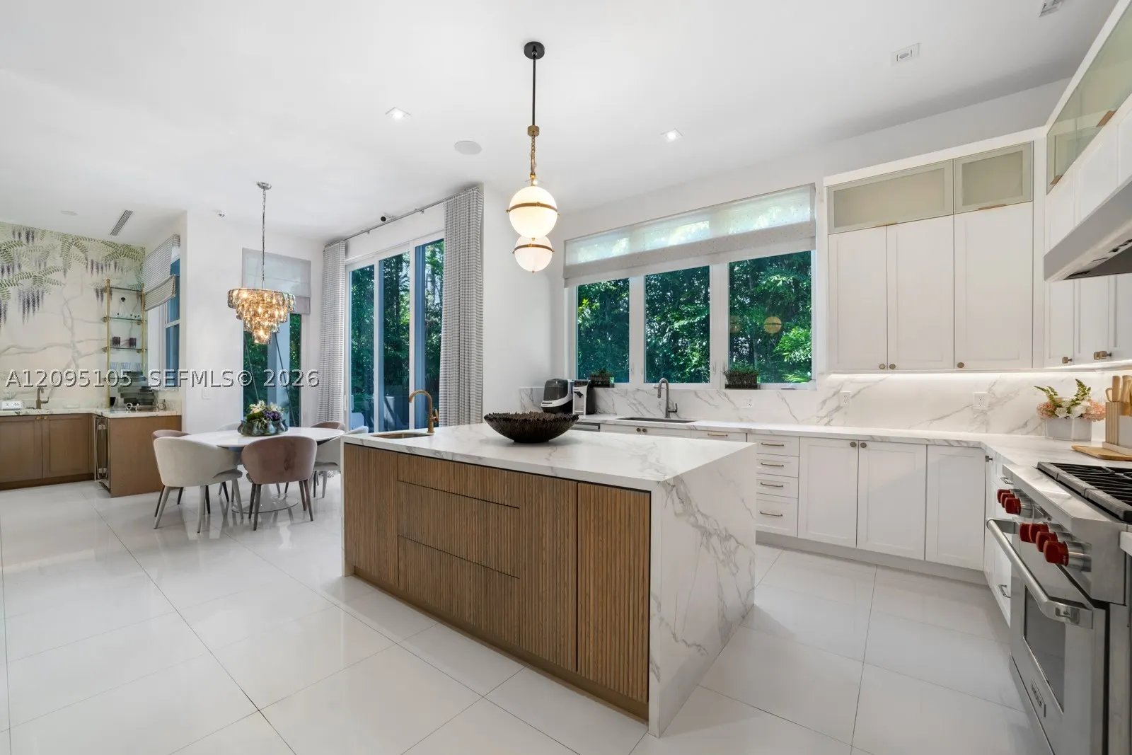 737 W 49th St