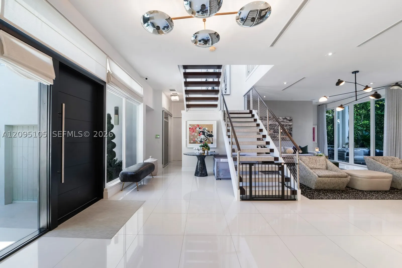737 W 49th St