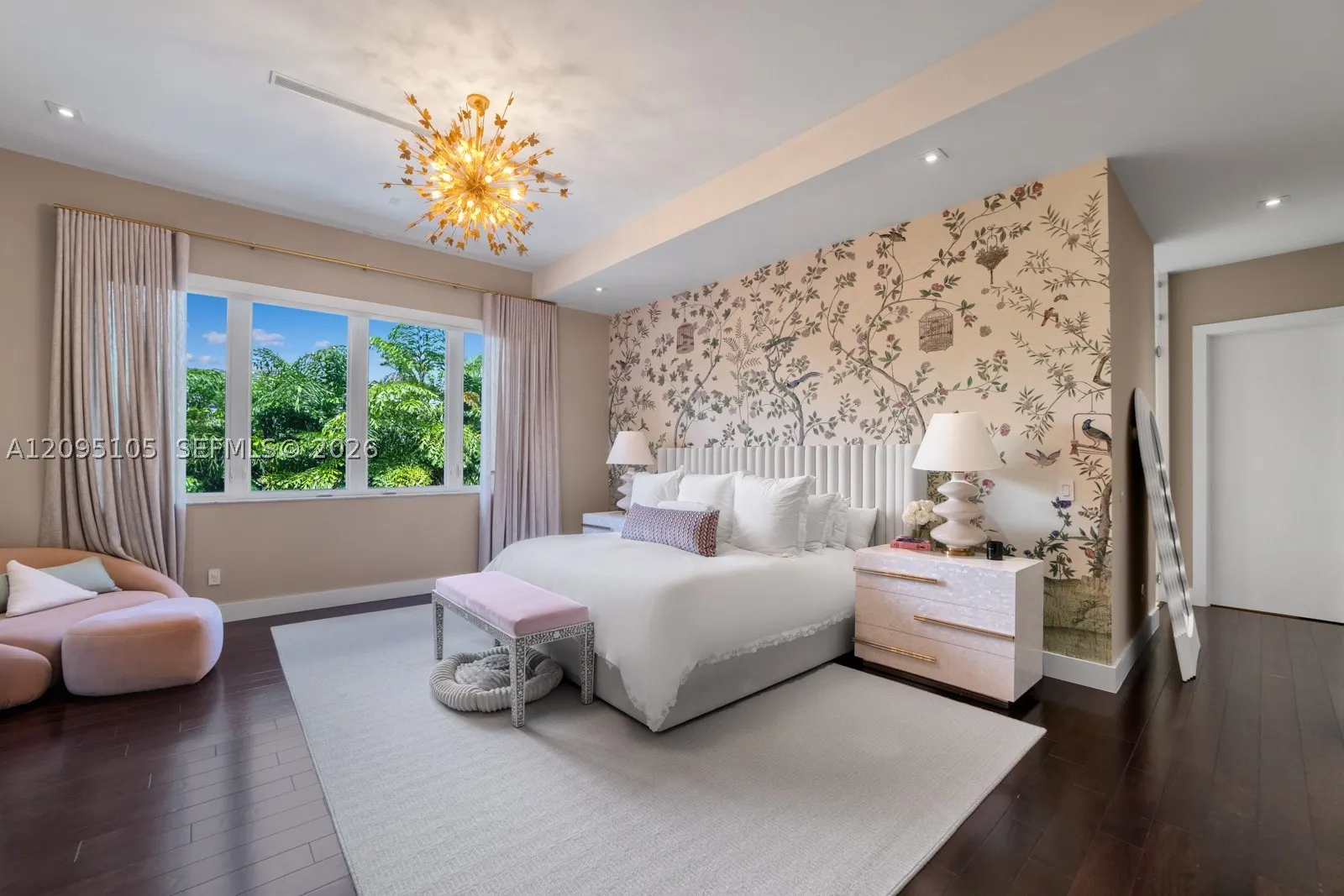 737 W 49th St