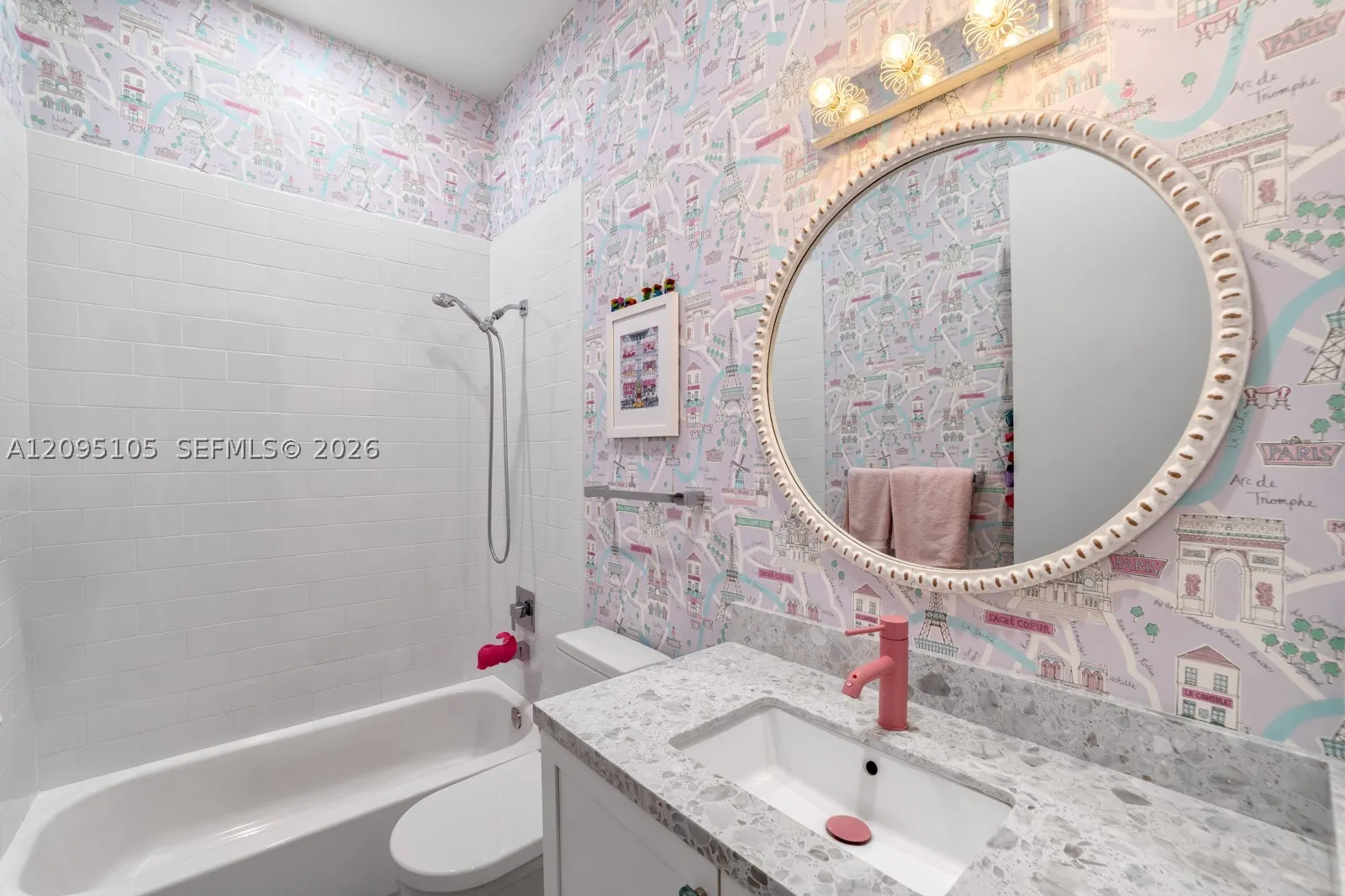 737 W 49th St