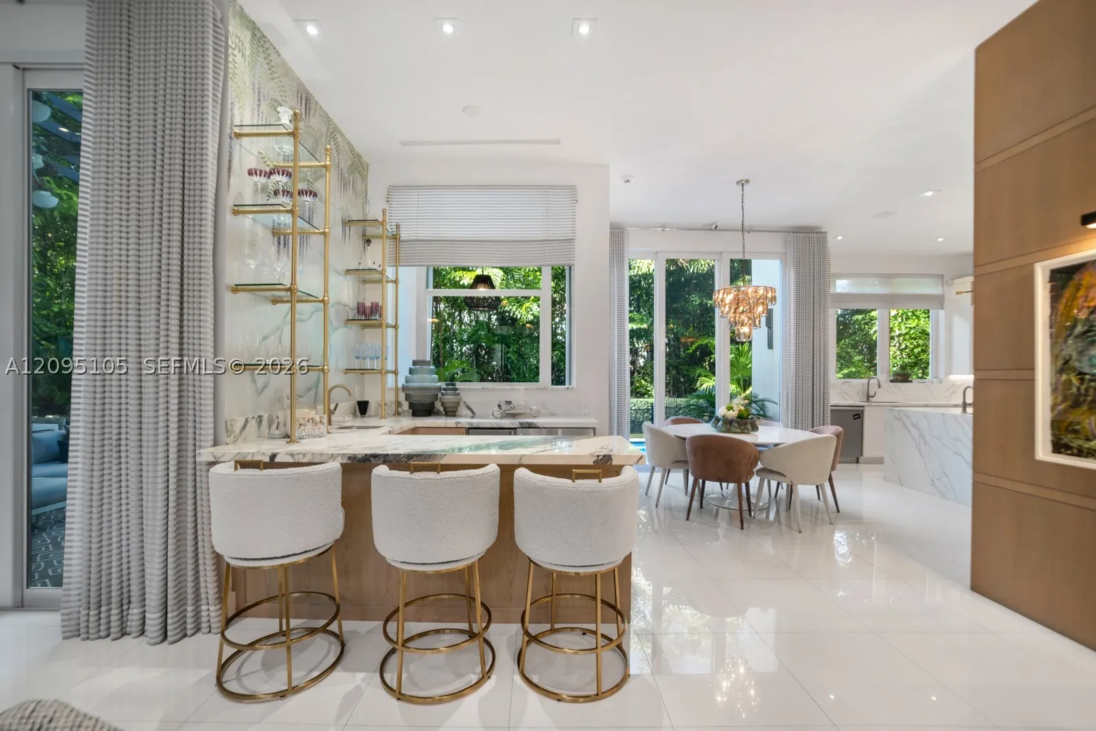 737 W 49th St