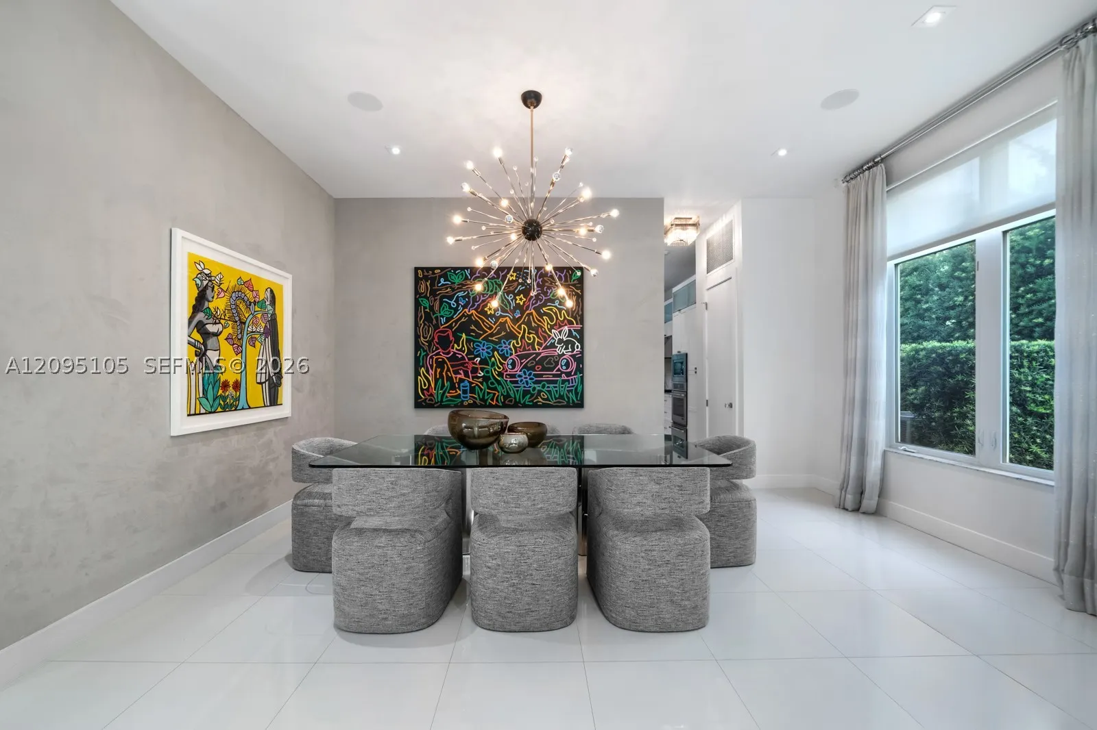 737 W 49th St