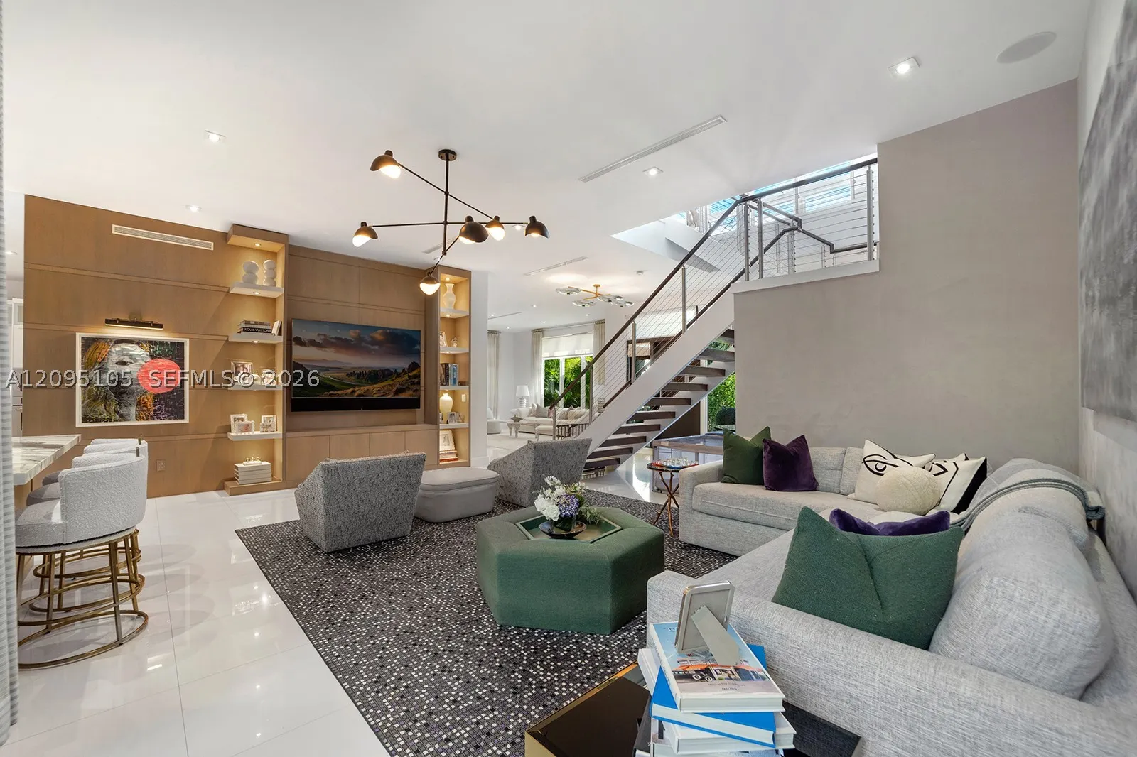 737 W 49th St