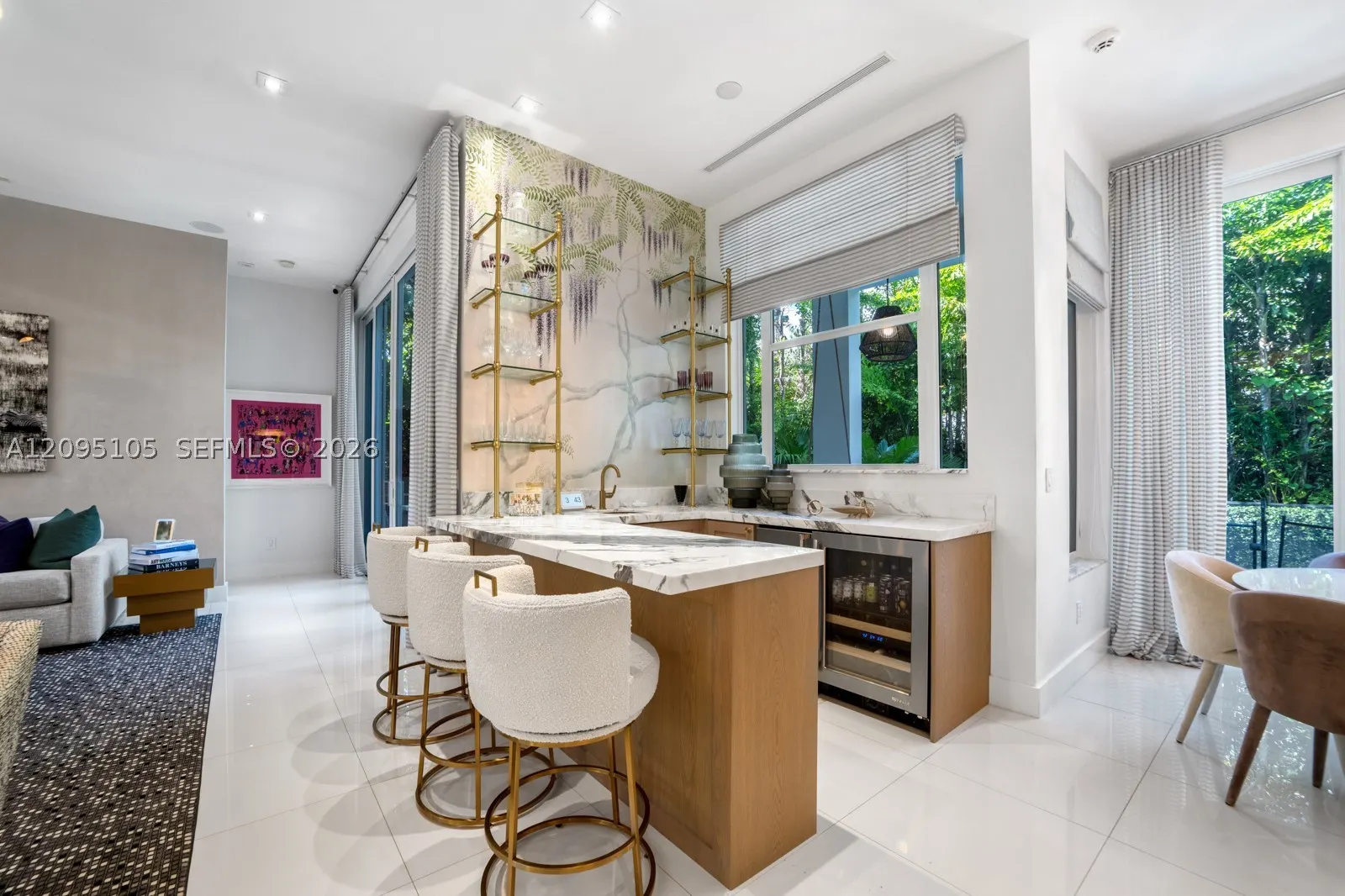 737 W 49th St
