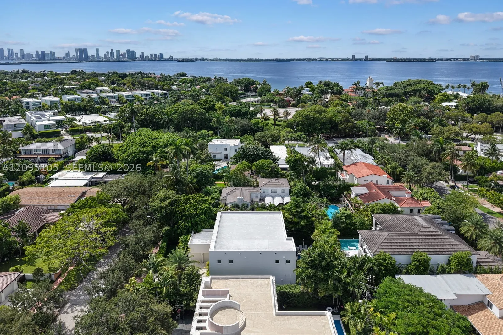 737 W 49th St