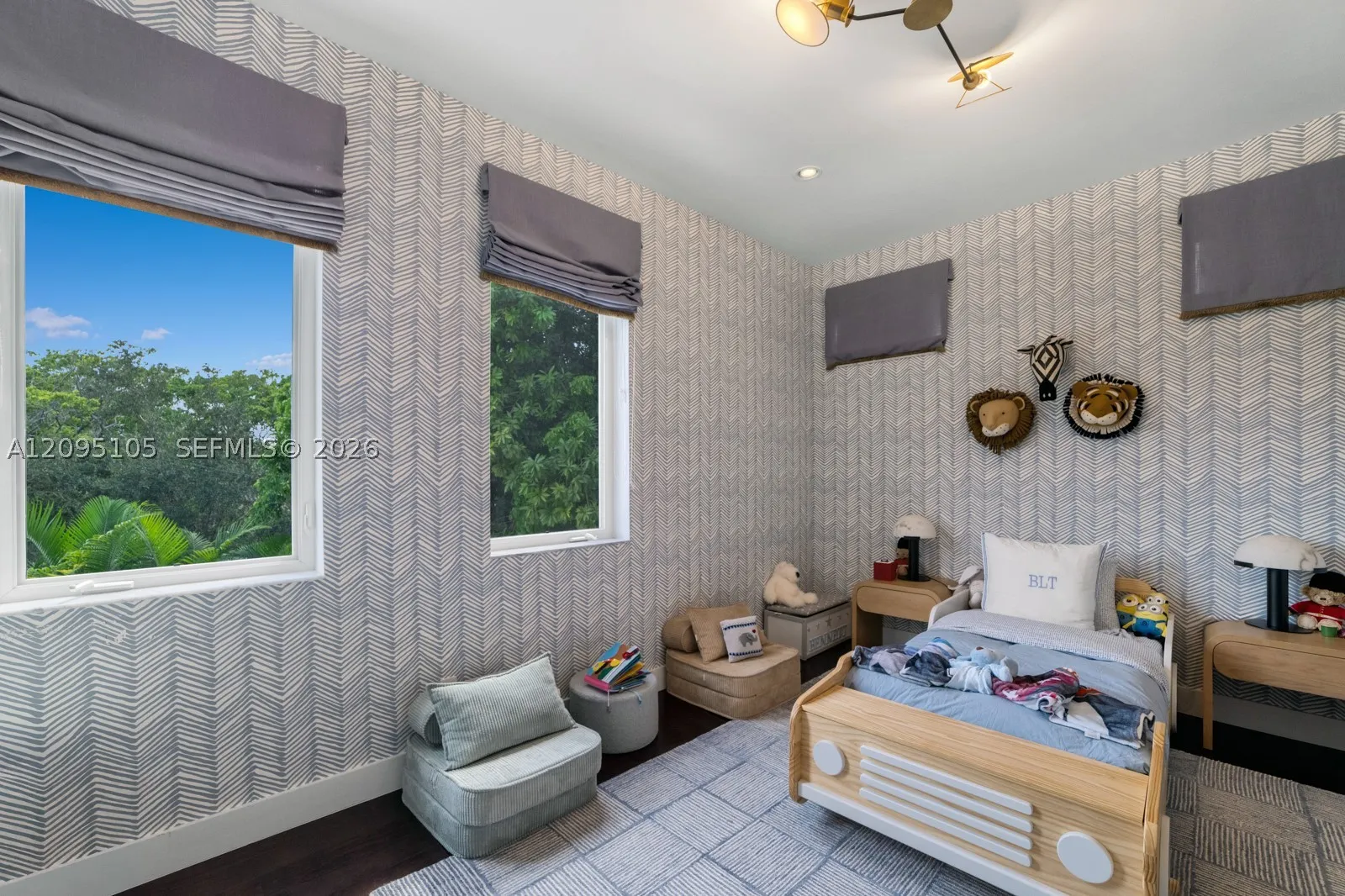 737 W 49th St