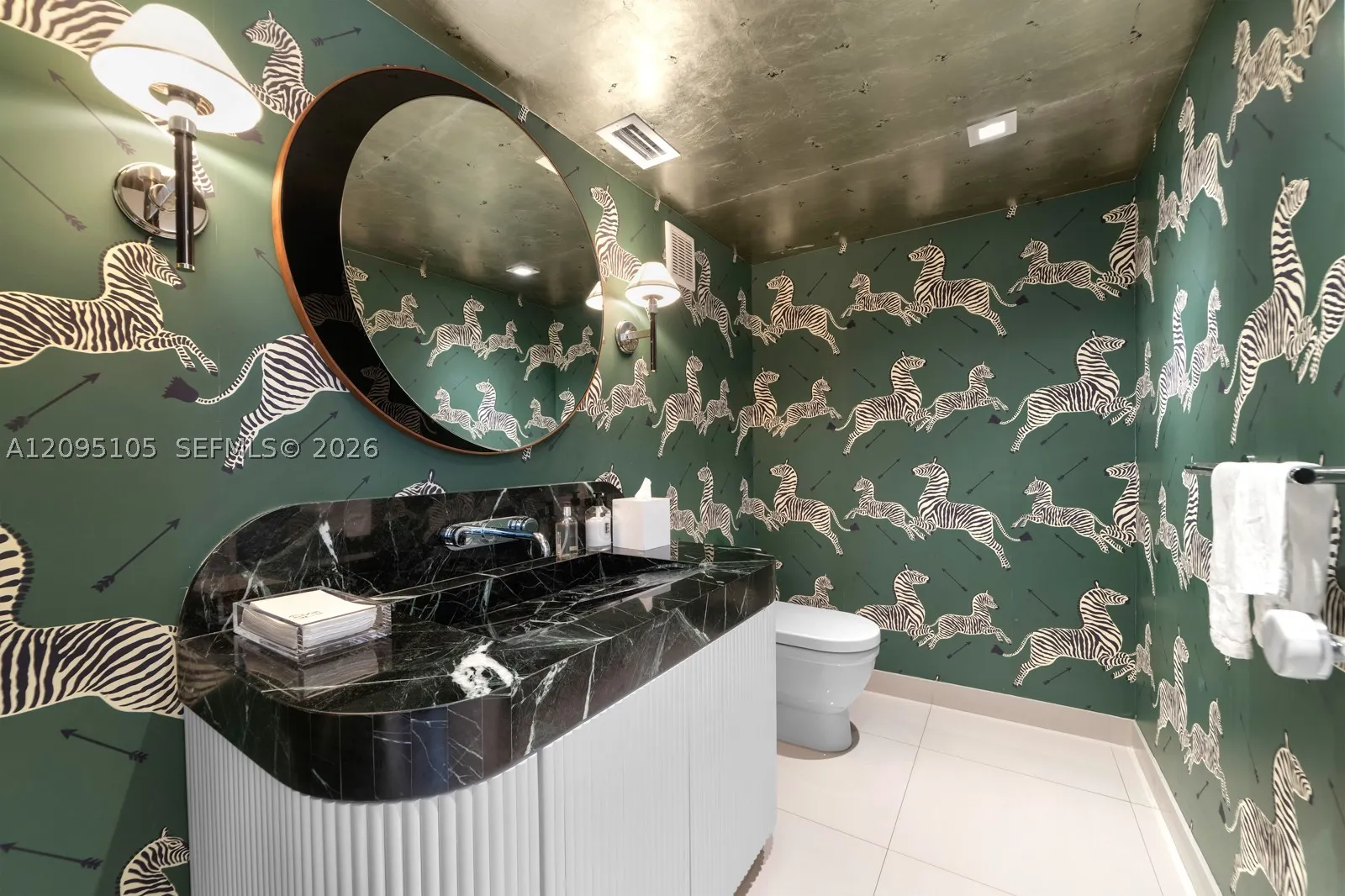737 W 49th St