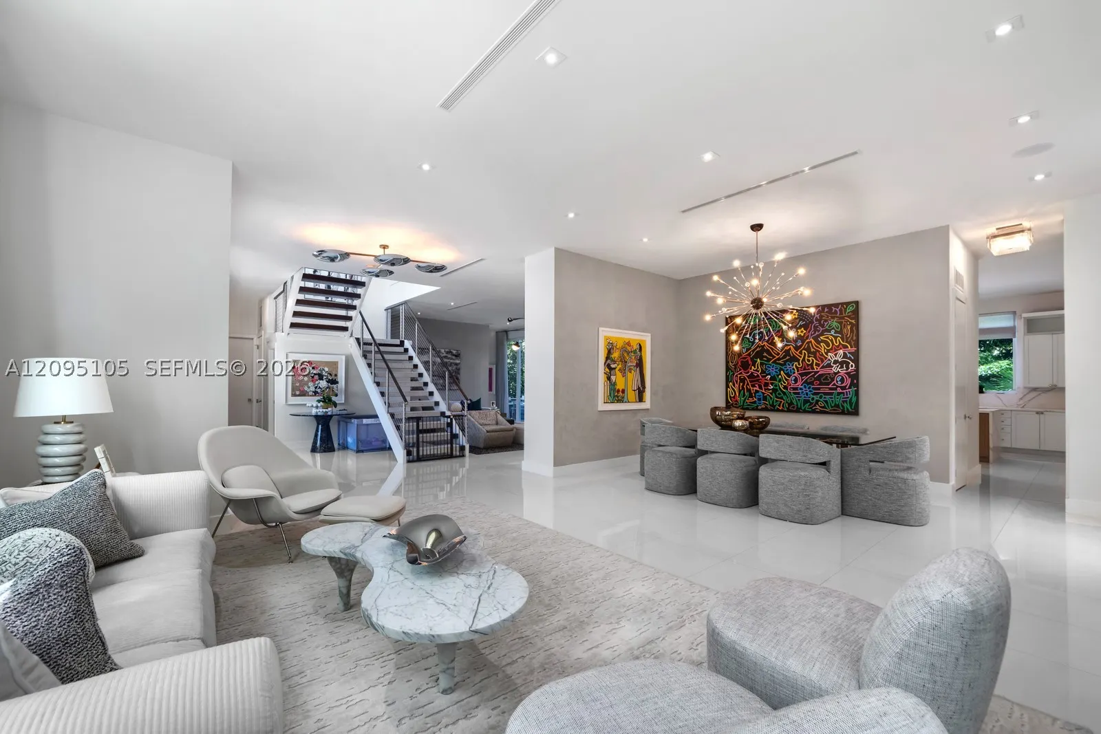 737 W 49th St
