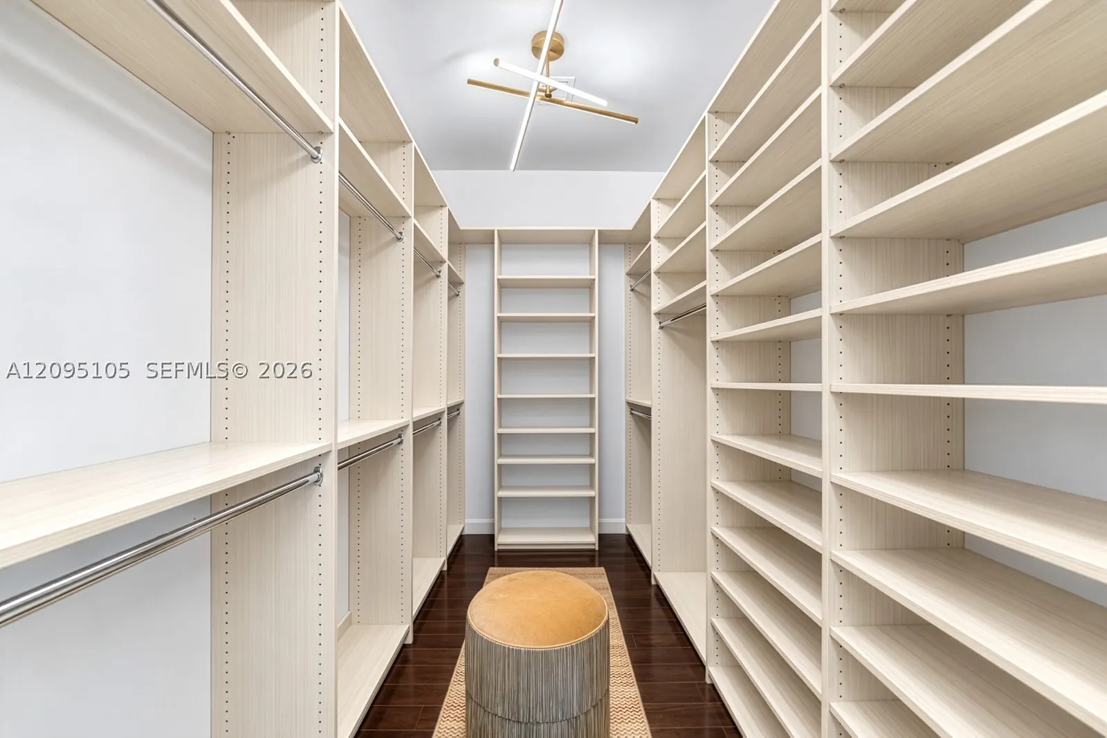 737 W 49th St