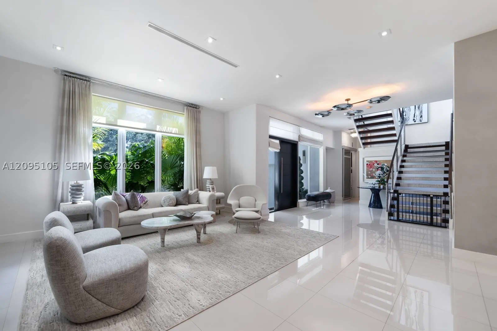 737 W 49th St