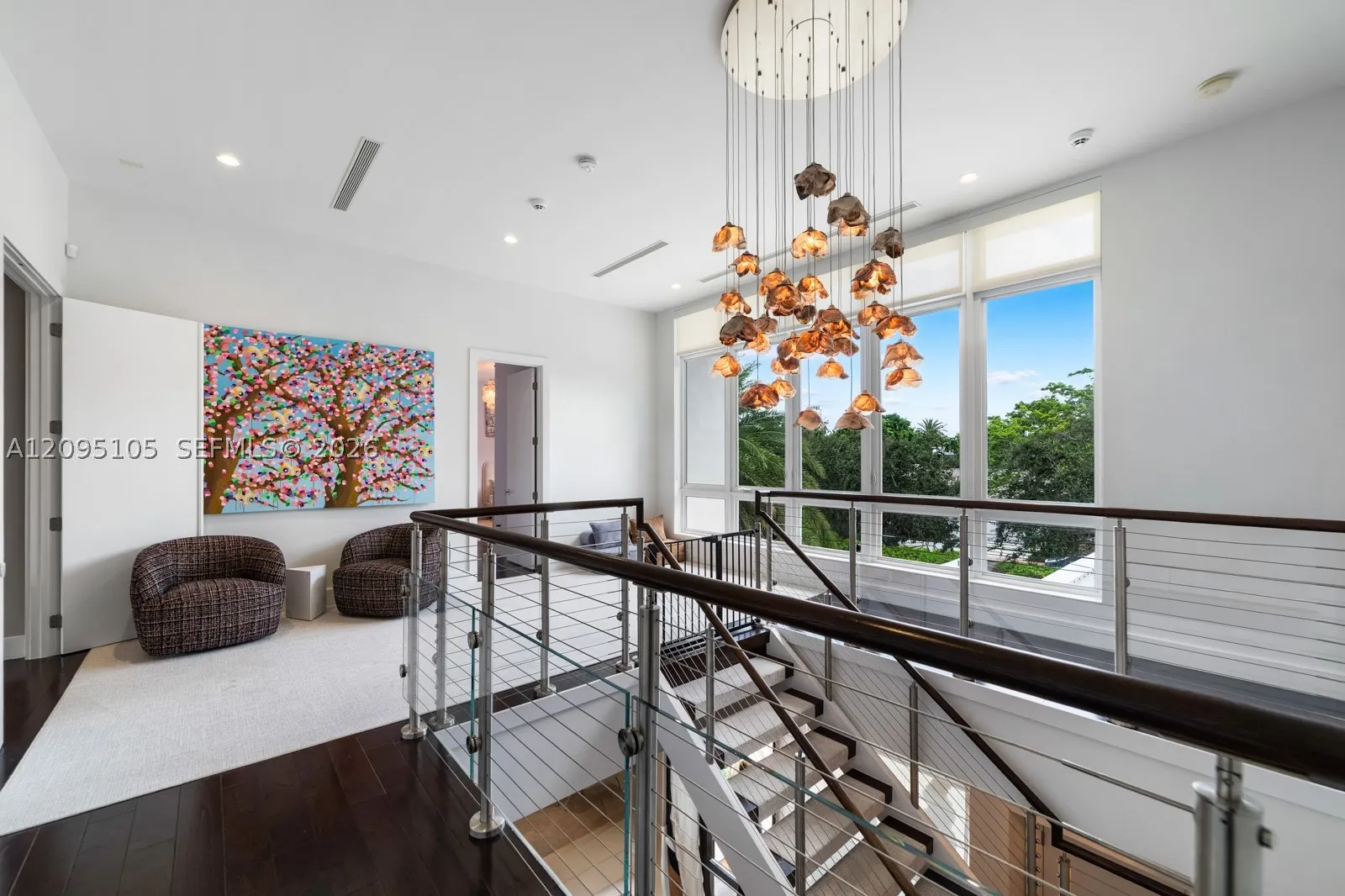 737 W 49th St