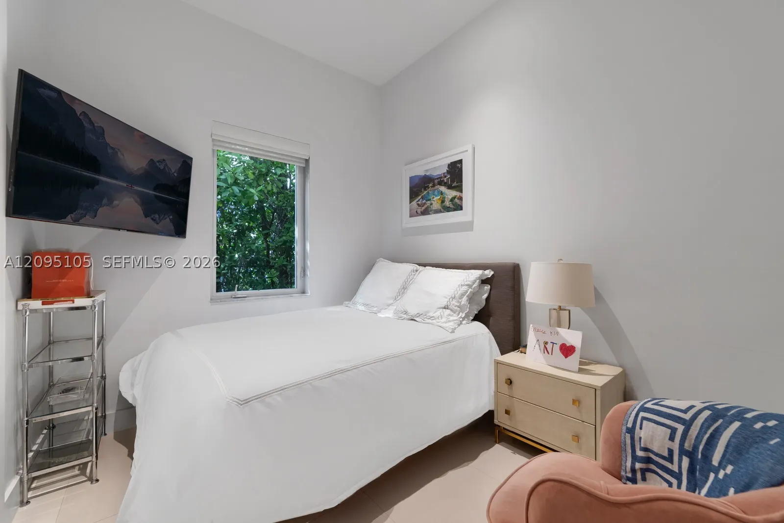 737 W 49th St