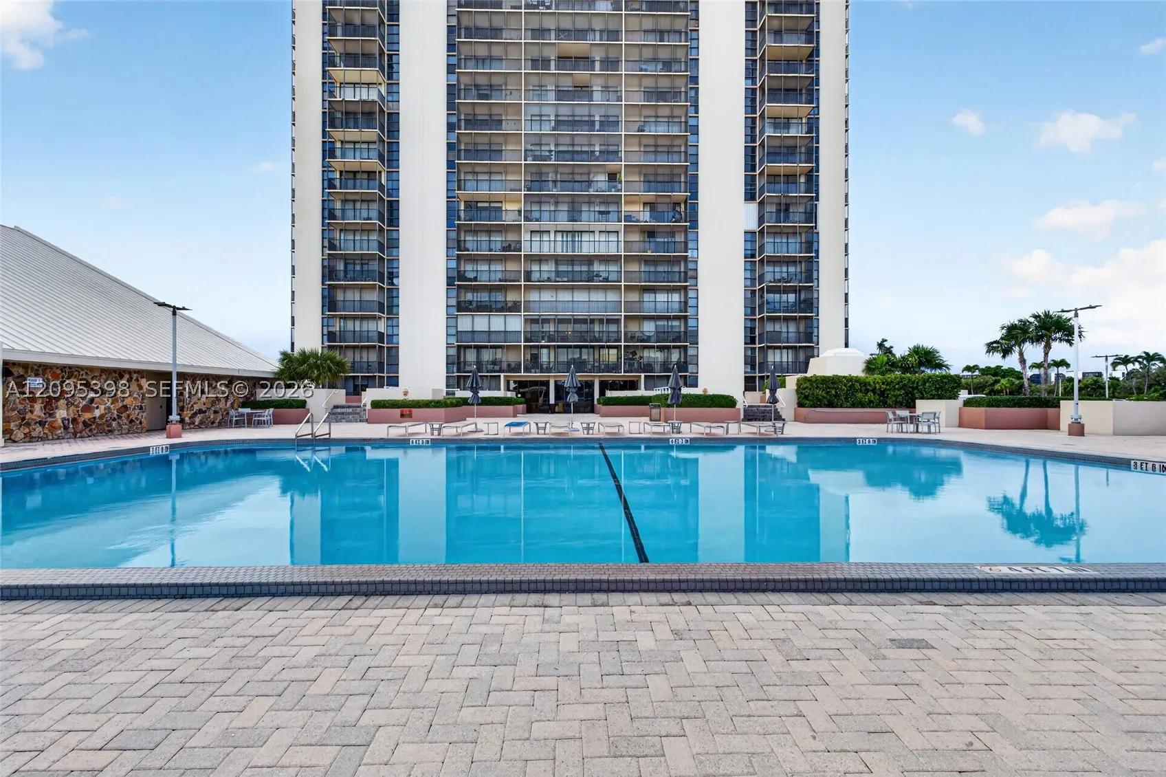 20335 W Country Club Dr #1402