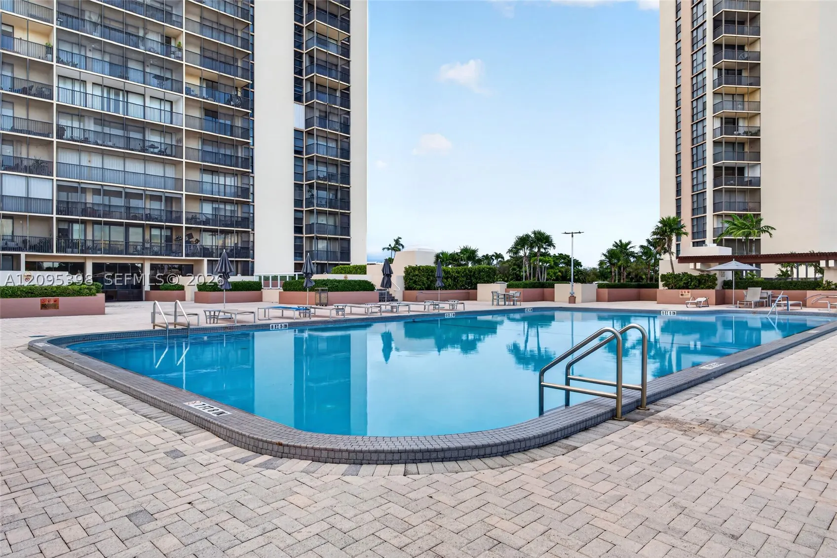 20335 W Country Club Dr #1402