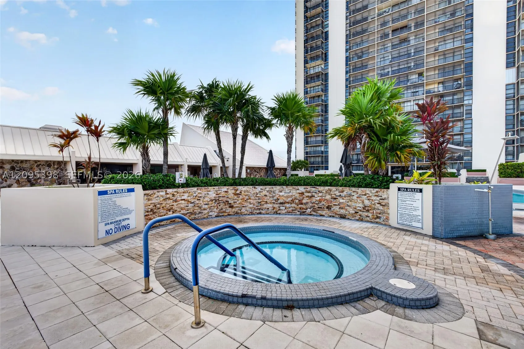 20335 W Country Club Dr #1402
