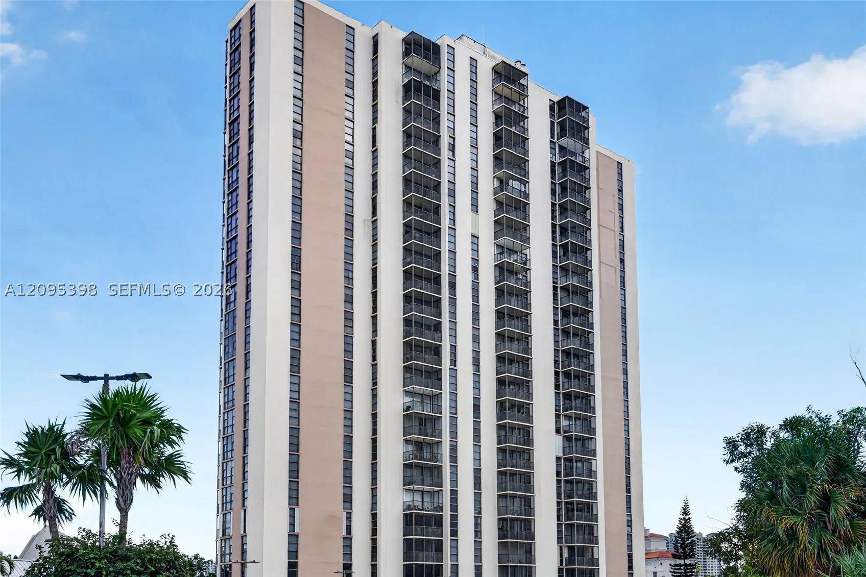 20335 W Country Club Dr #1402