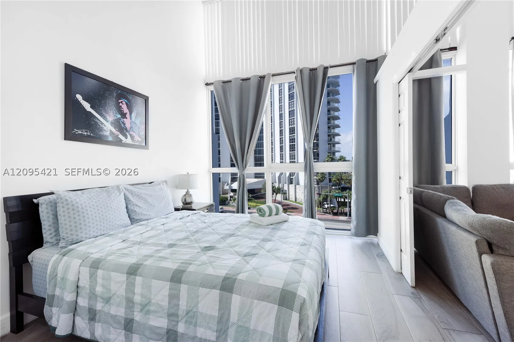 5445 Collins Ave #BAY12