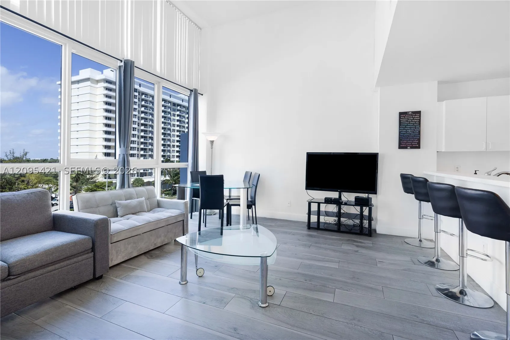 5445 Collins Ave #BAY12