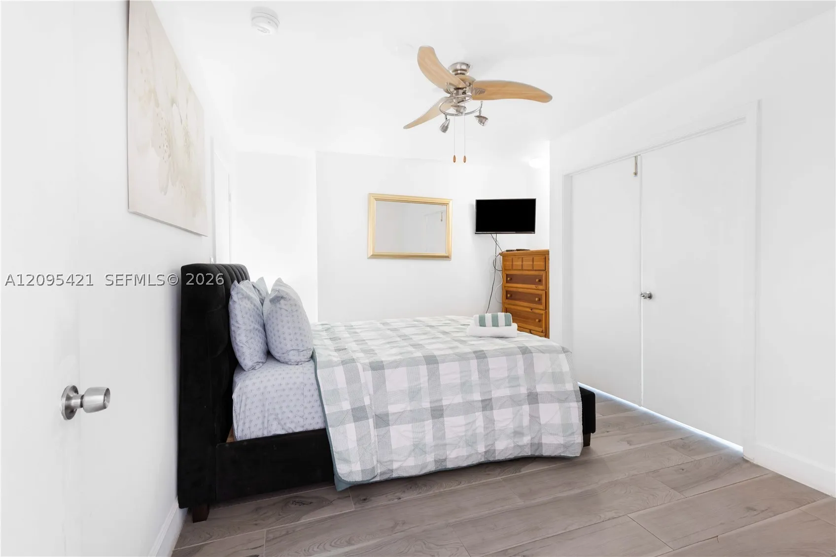 5445 Collins Ave #BAY12