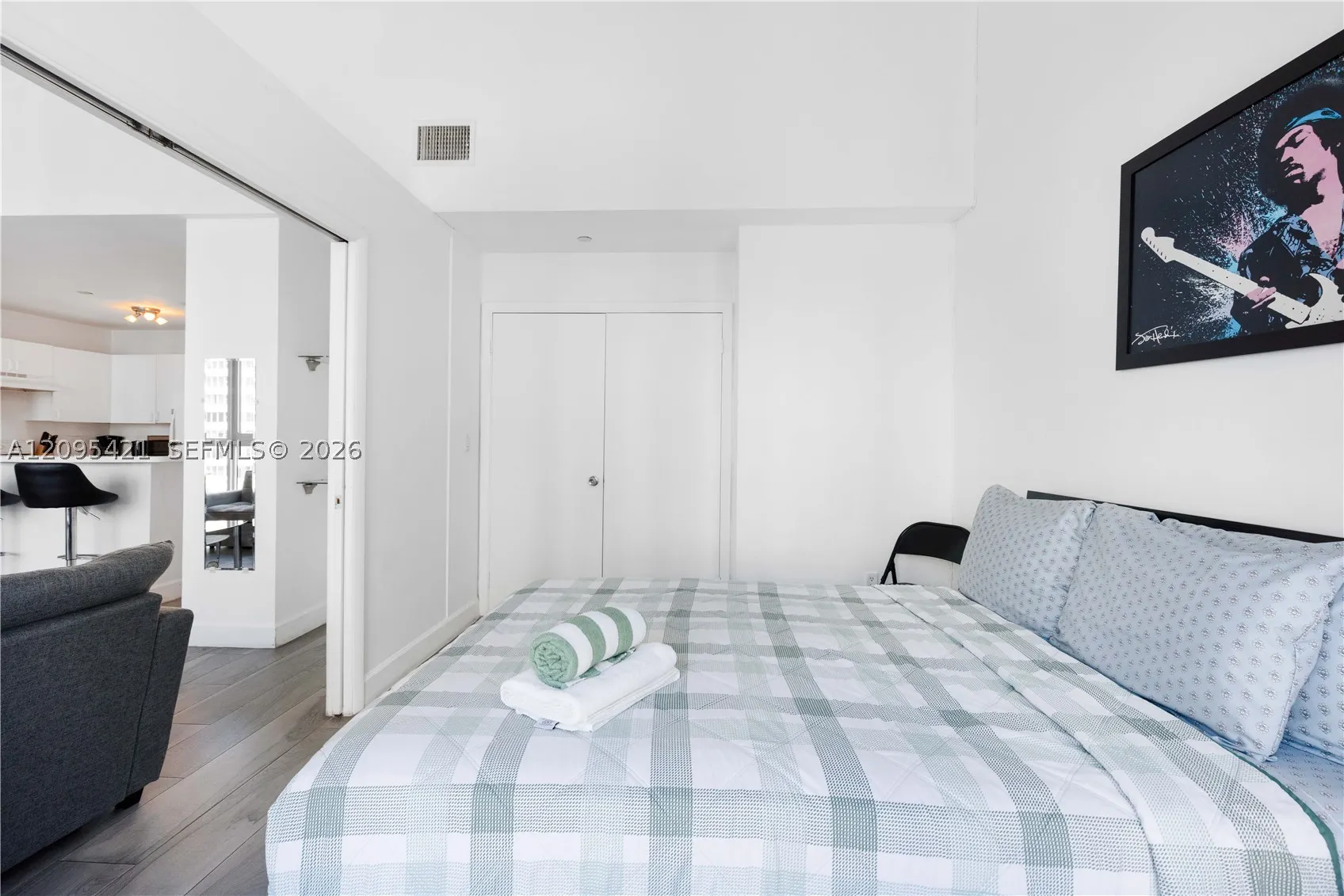 5445 Collins Ave #BAY12