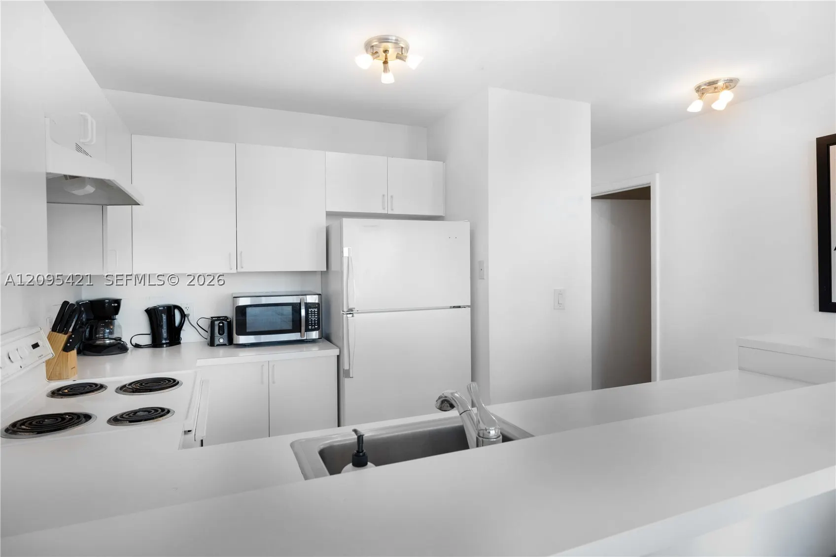 5445 Collins Ave #BAY12