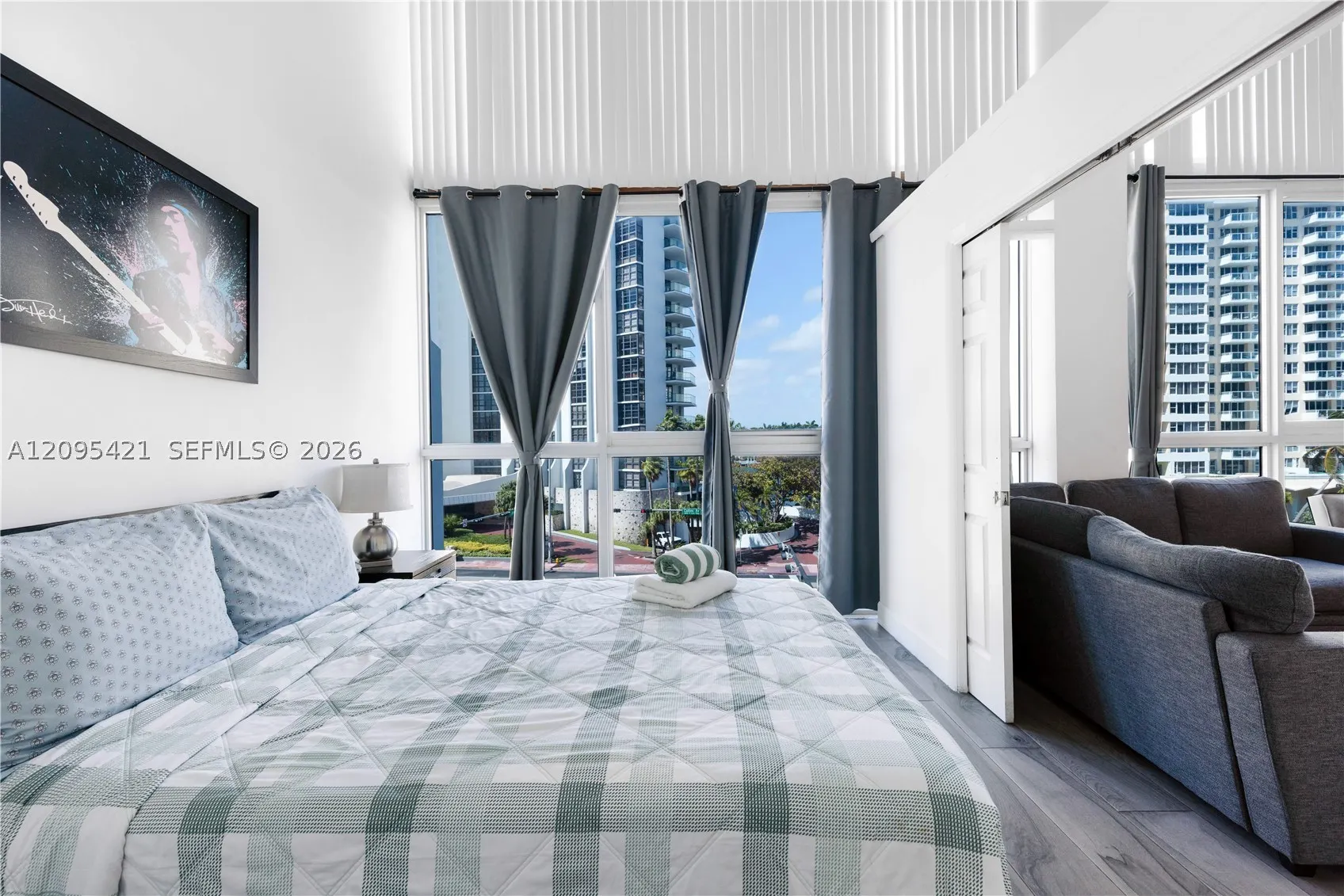 5445 Collins Ave #BAY12