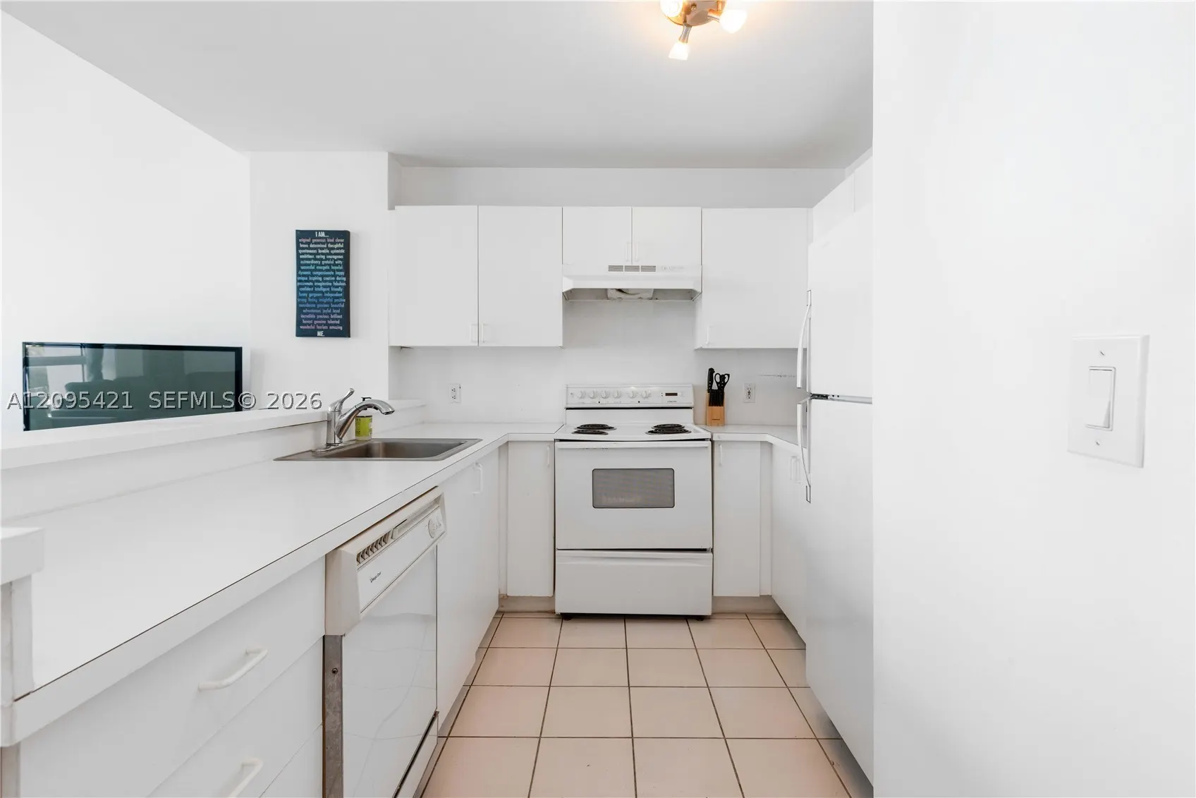5445 Collins Ave #BAY12