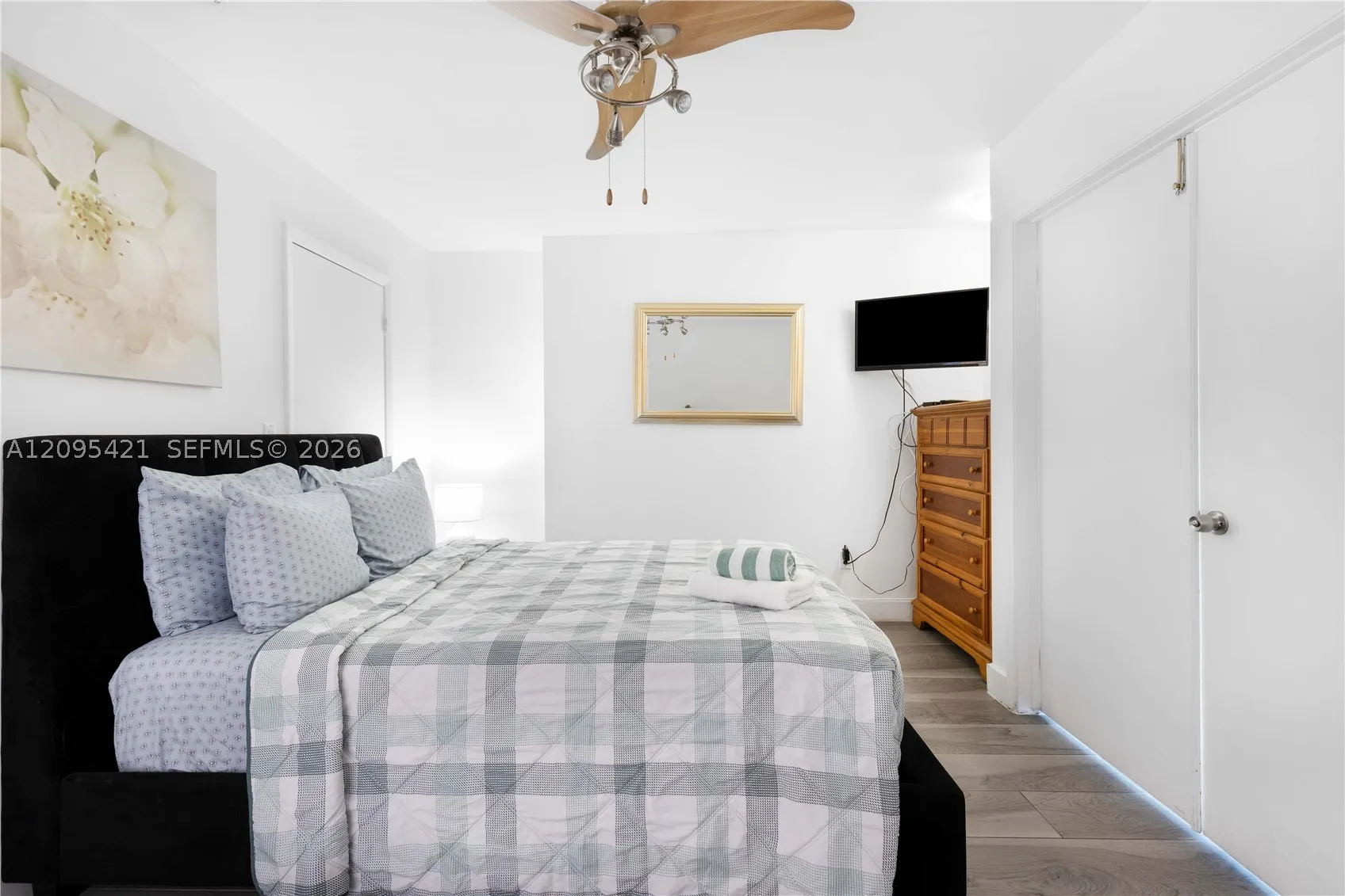 5445 Collins Ave #BAY12