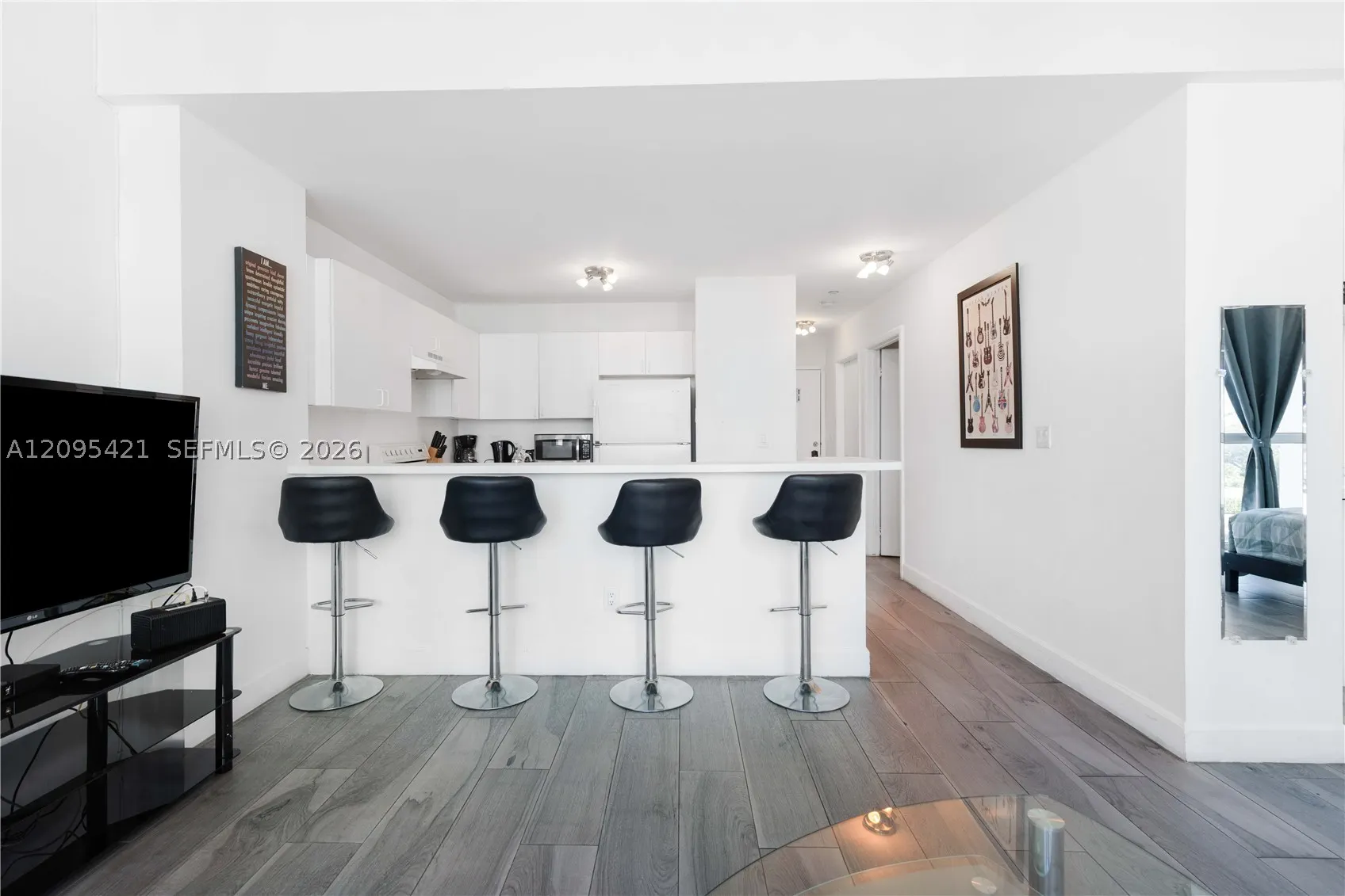 5445 Collins Ave #BAY12