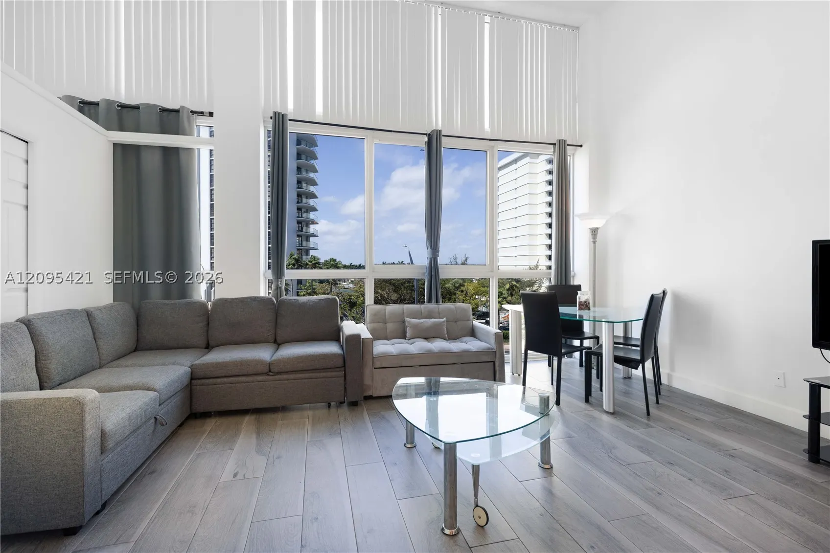 5445 Collins Ave #BAY12