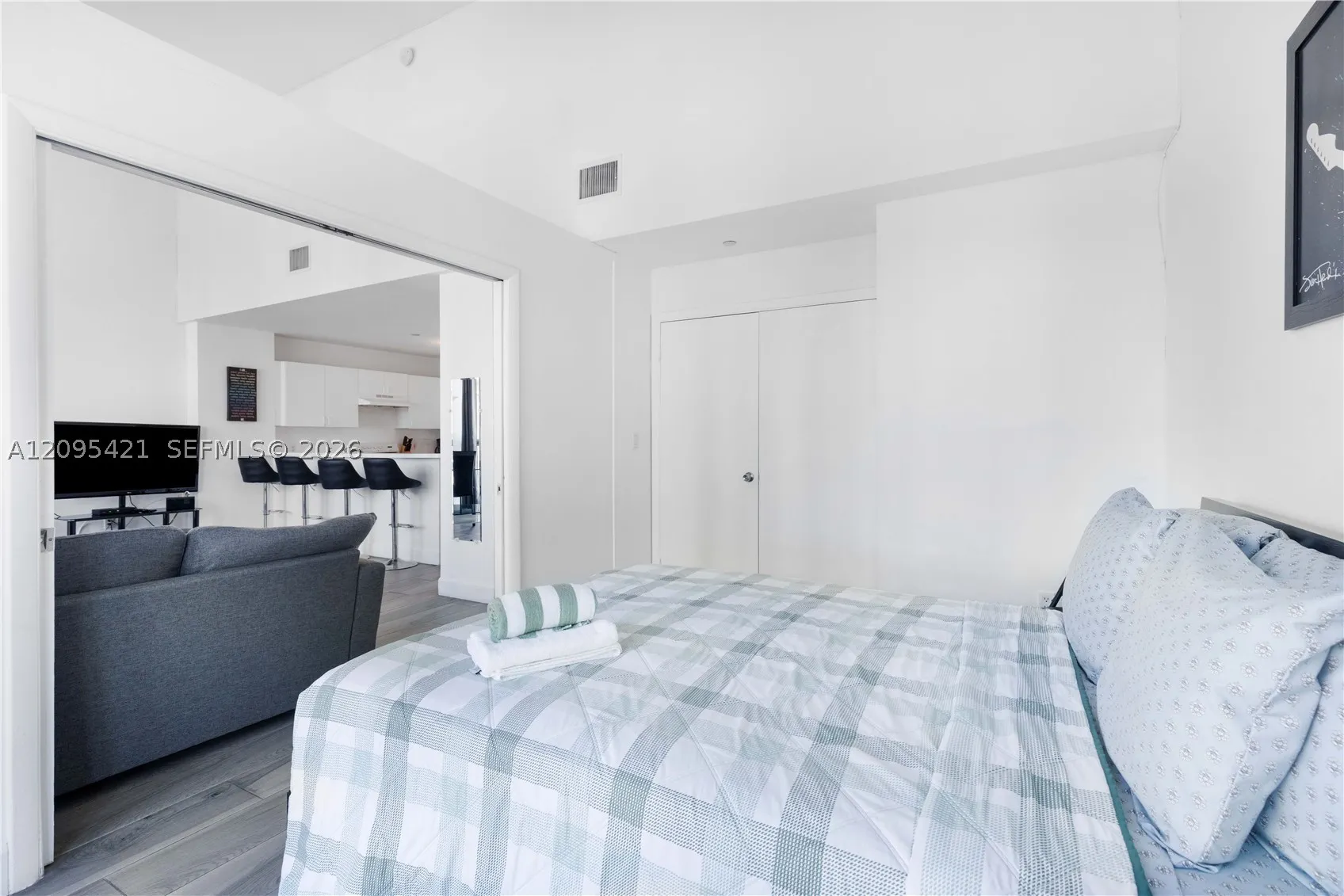 5445 Collins Ave #BAY12
